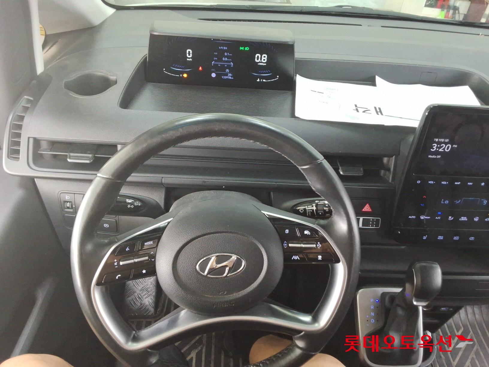 2022 - hyundai staria