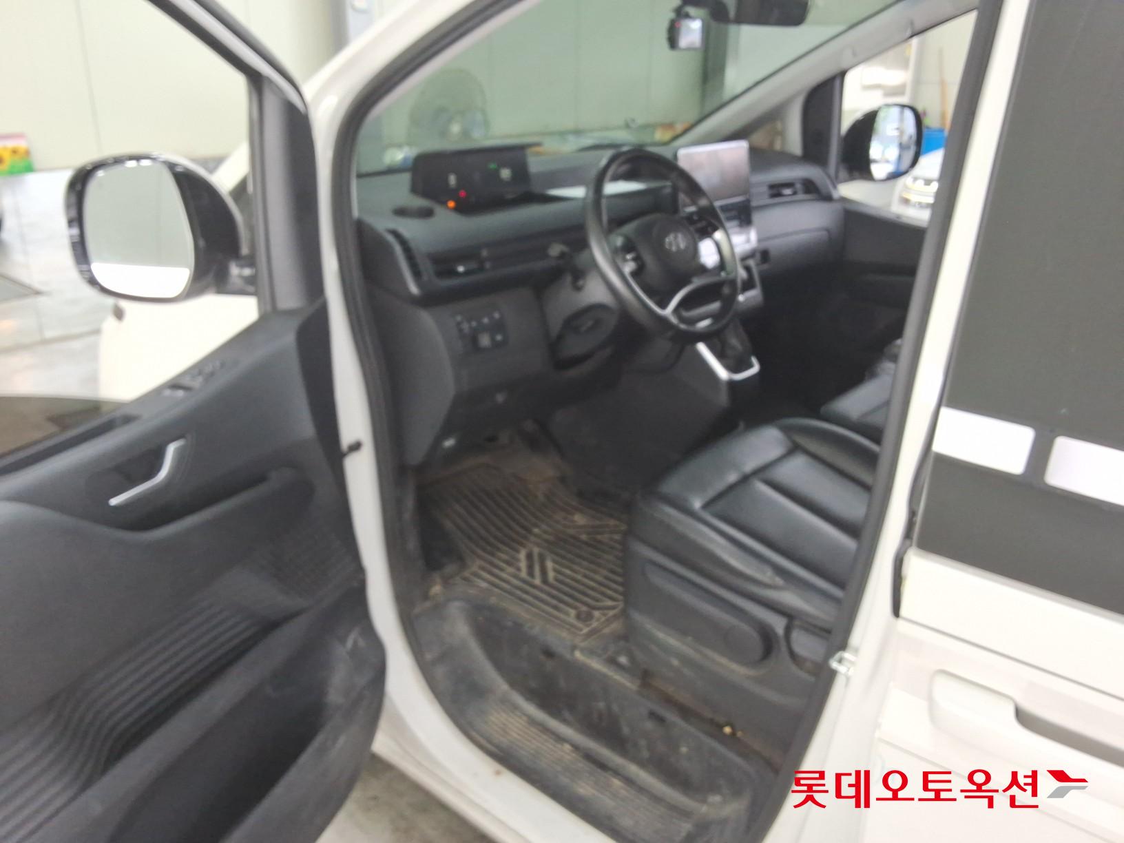 2022 - hyundai staria