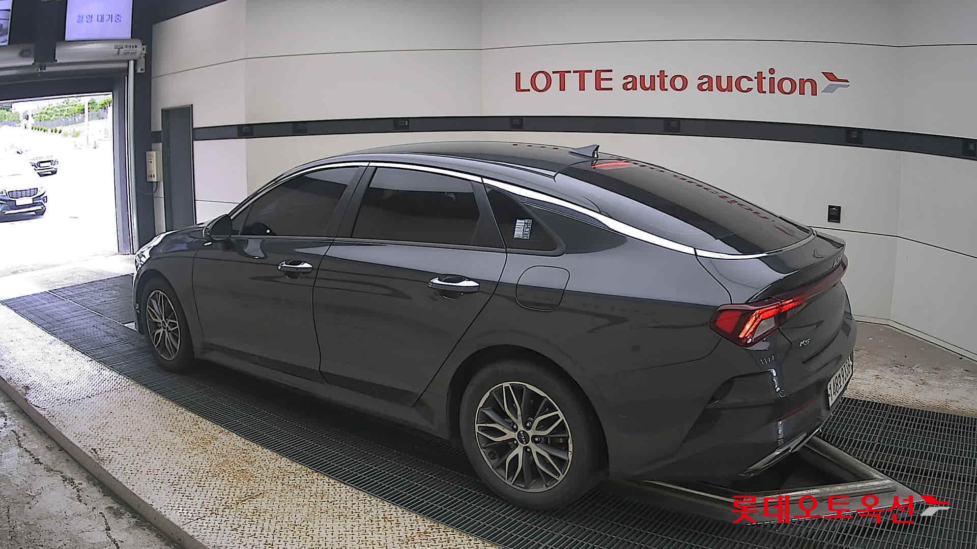2022 - kia k5