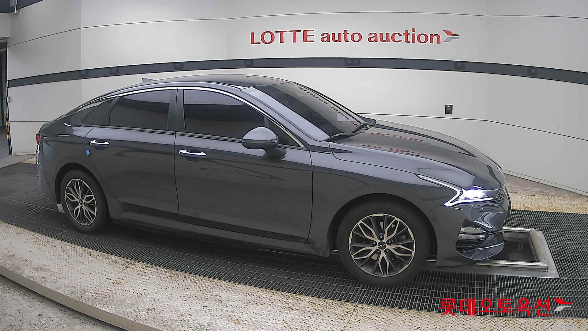 2022 - kia k5