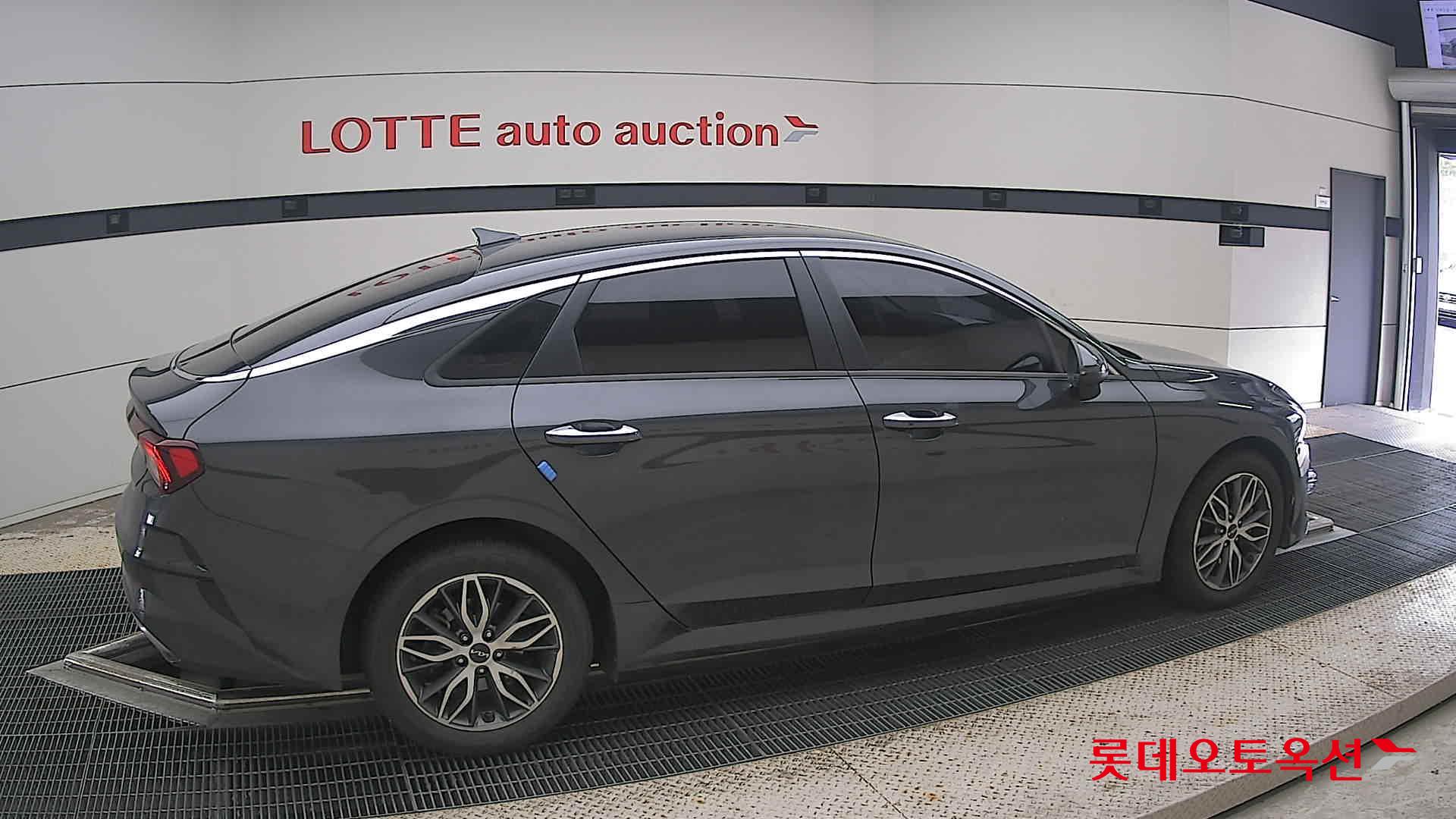 2022 - kia k5