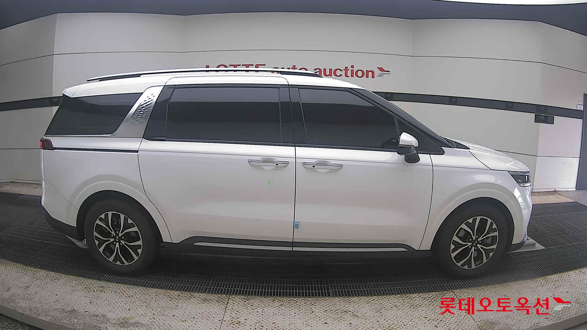 2021 - kia carnival