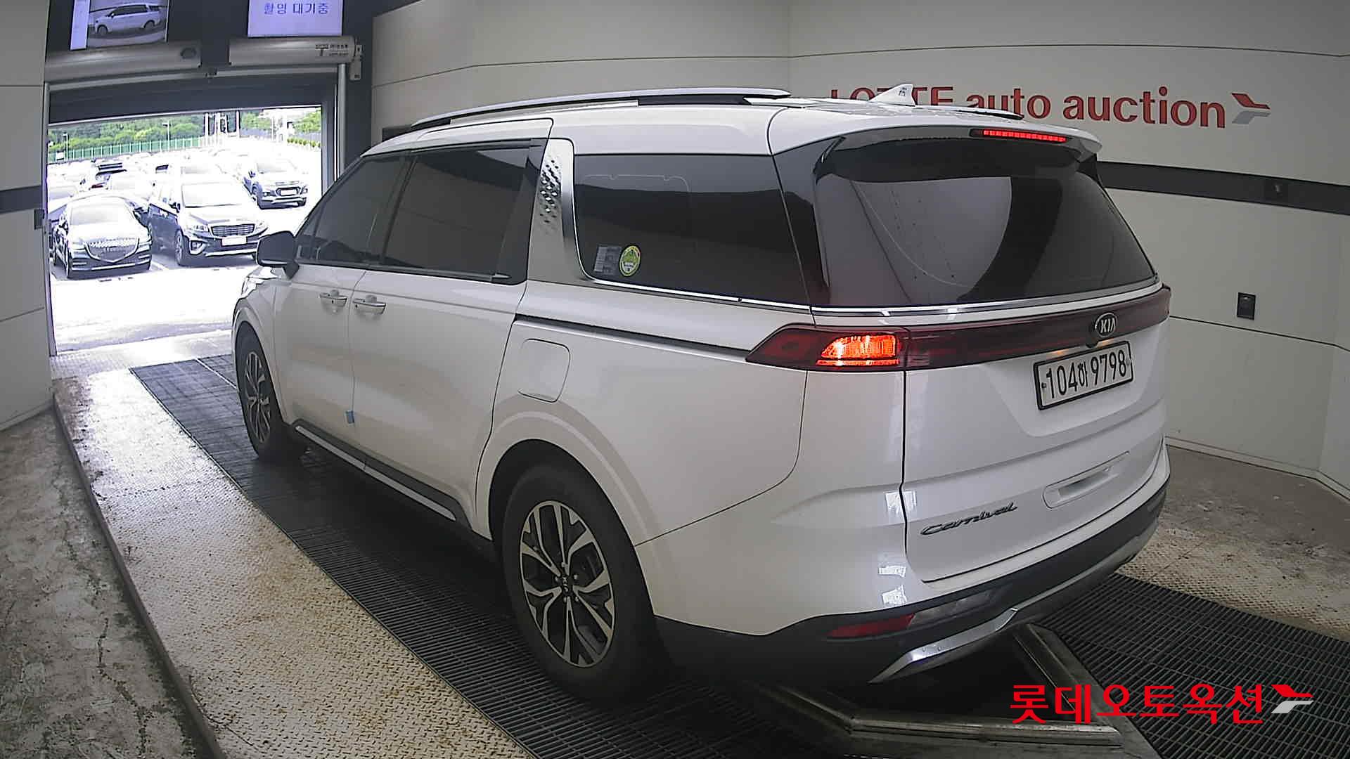 2021 - kia carnival