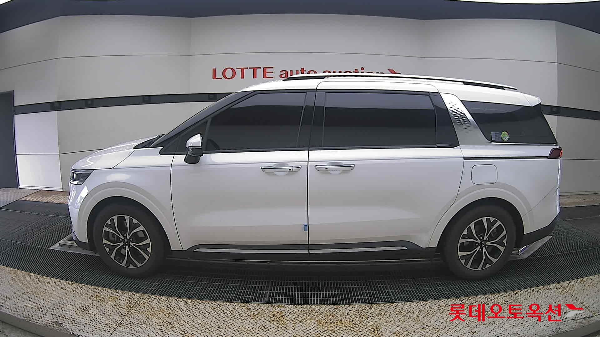 2021 - kia carnival