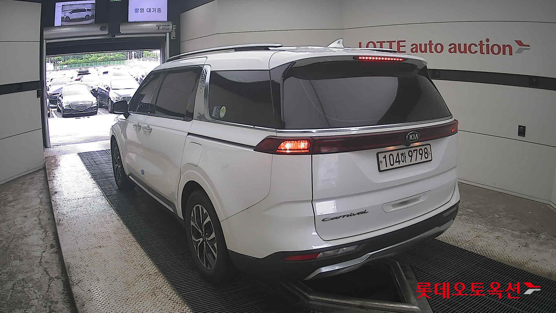 2021 - kia carnival