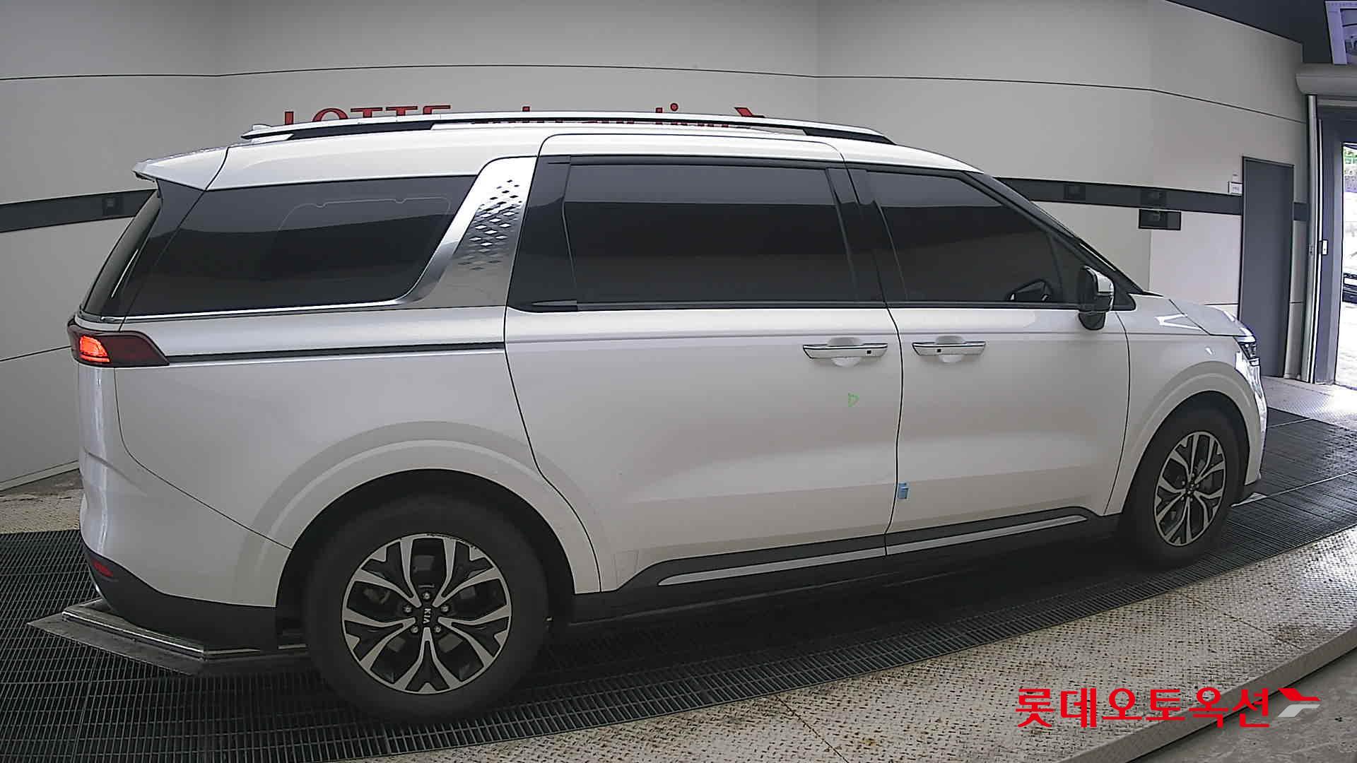 2021 - kia carnival