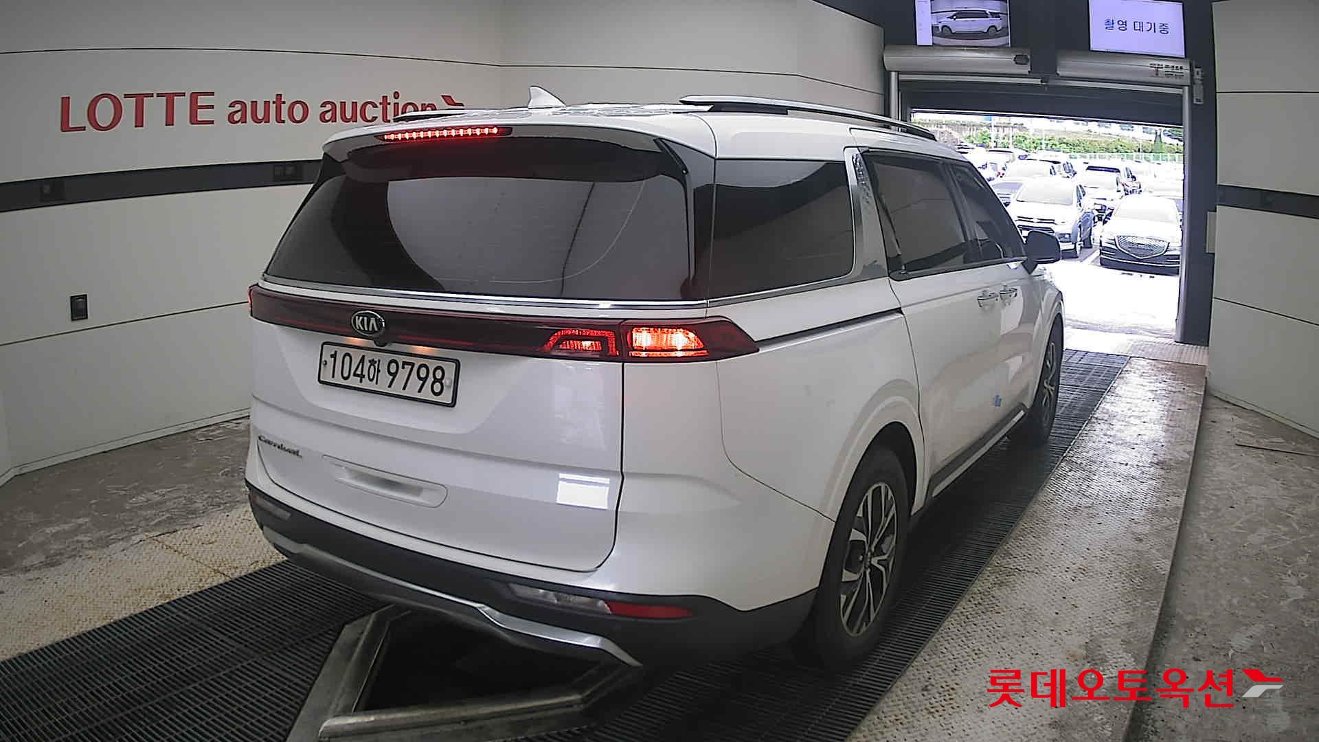 2021 - kia carnival