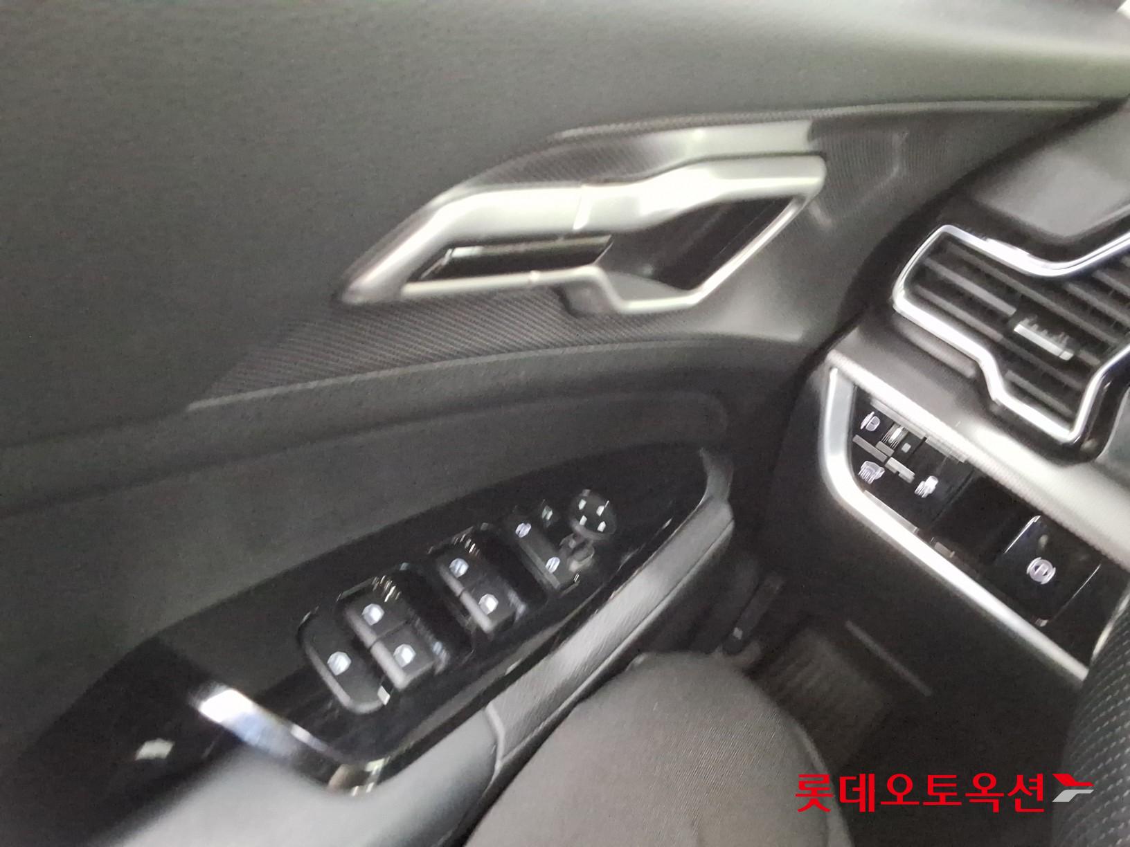 2023 - kia sportage