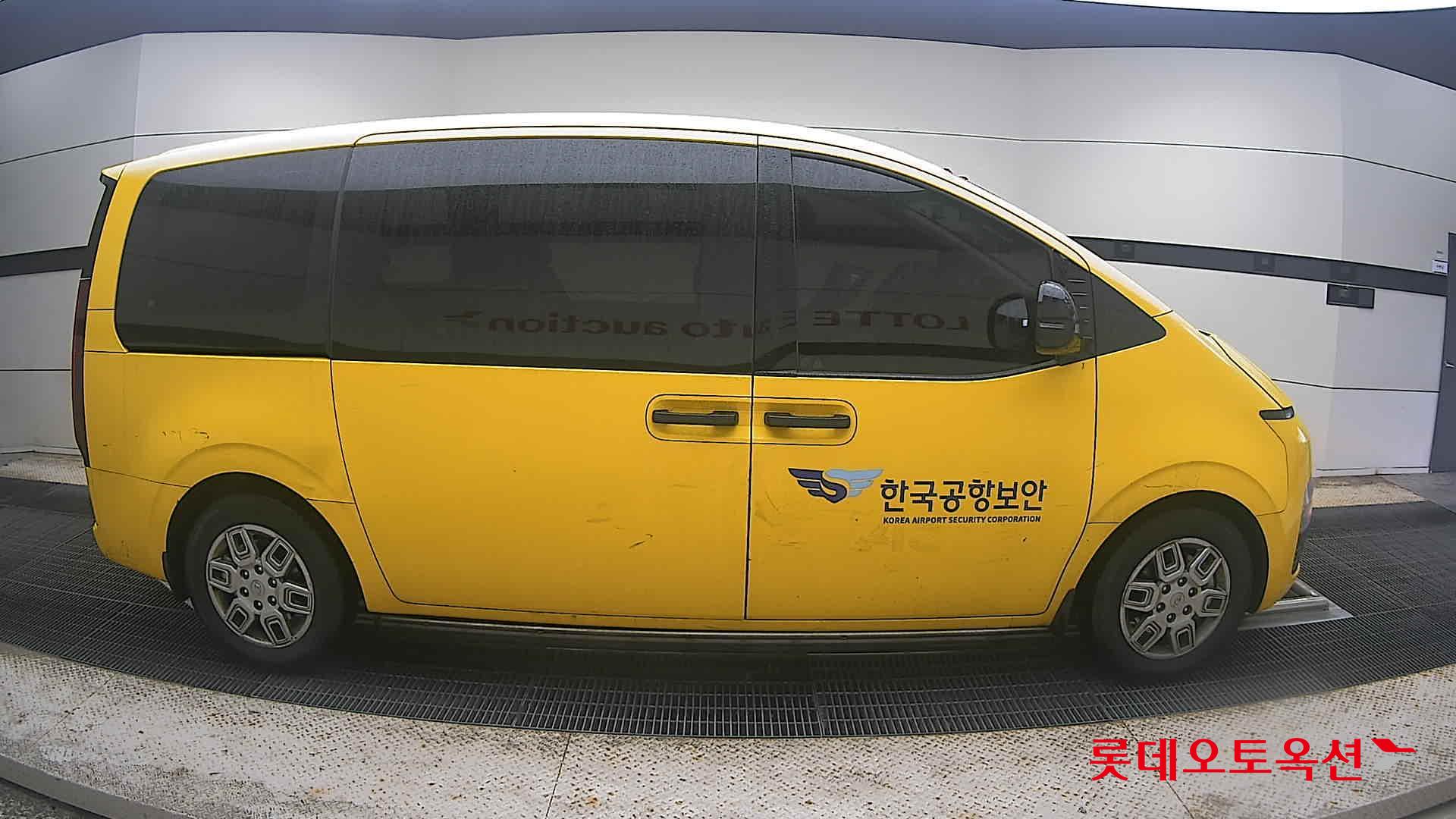 2023 - hyundai staria