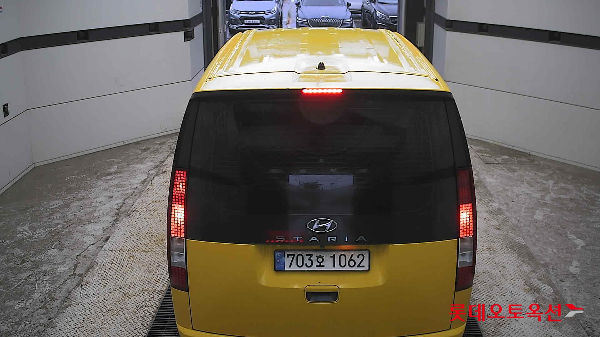 2023 - hyundai staria