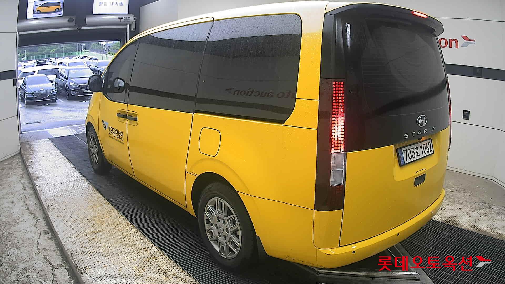 2023 - hyundai staria