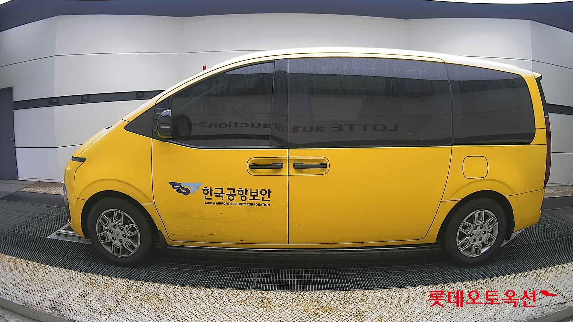 2023 - hyundai staria