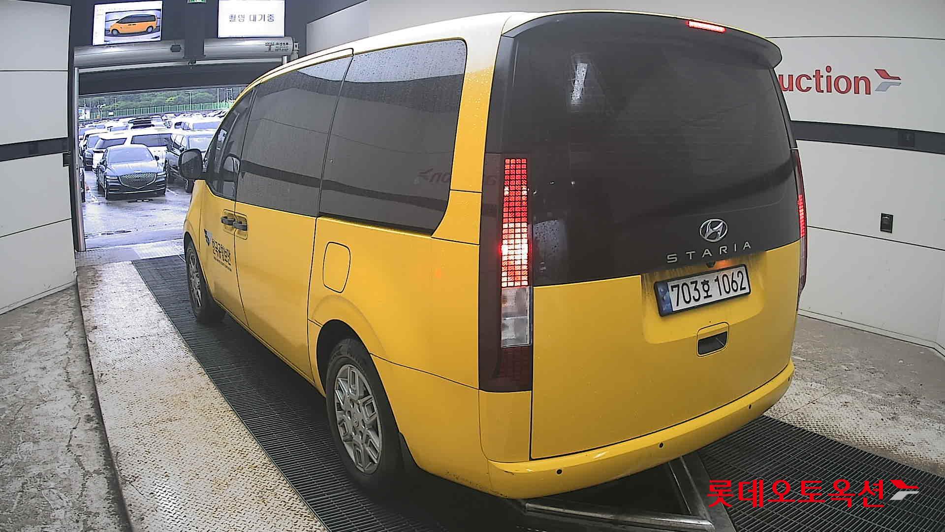 2023 - hyundai staria