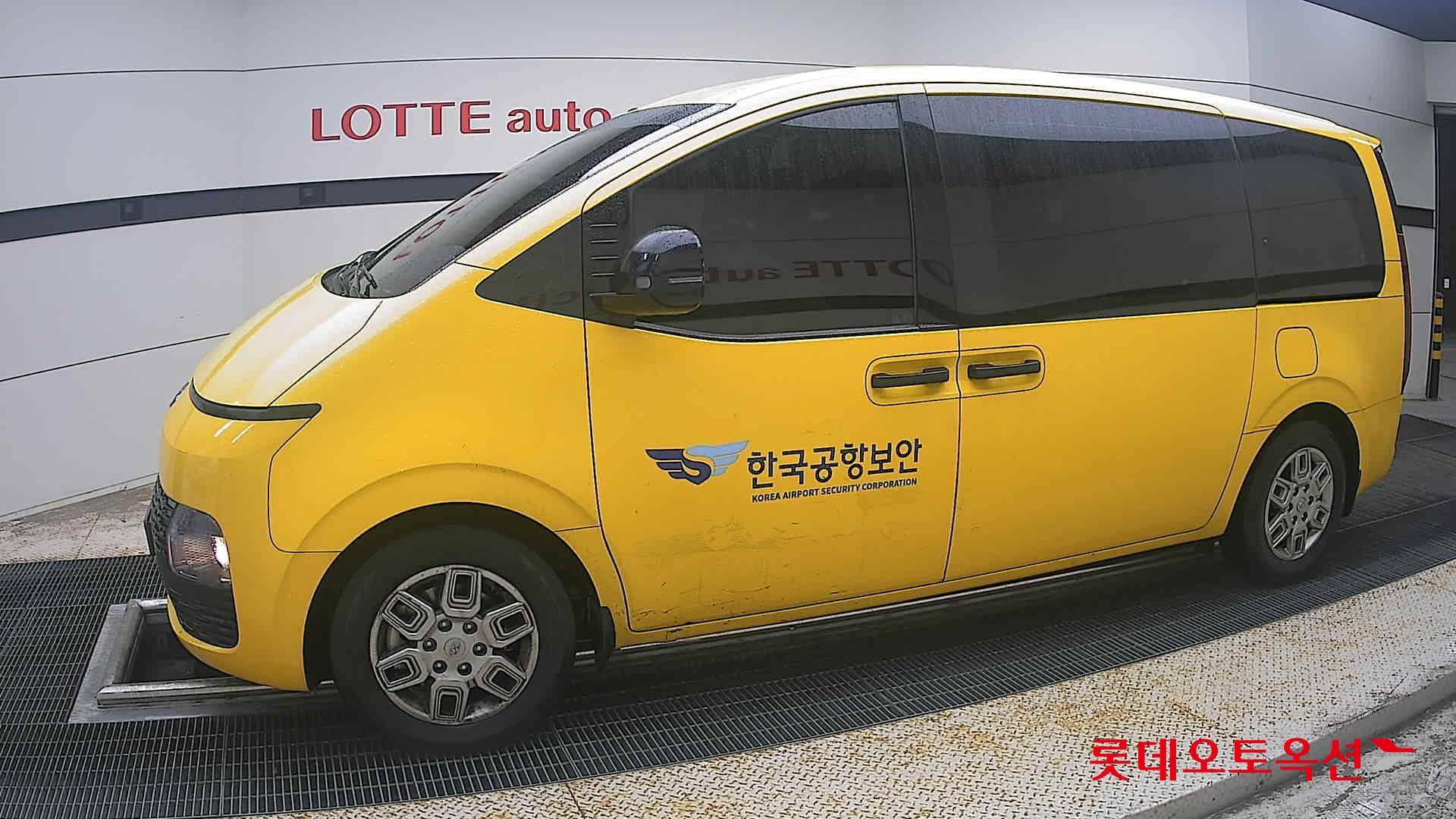 2023 - hyundai staria
