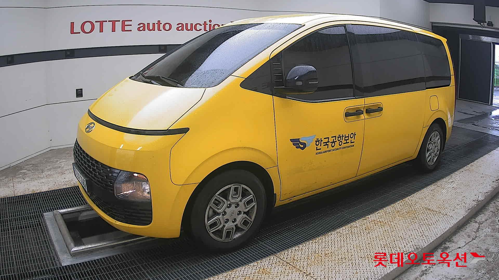 2023 - hyundai staria