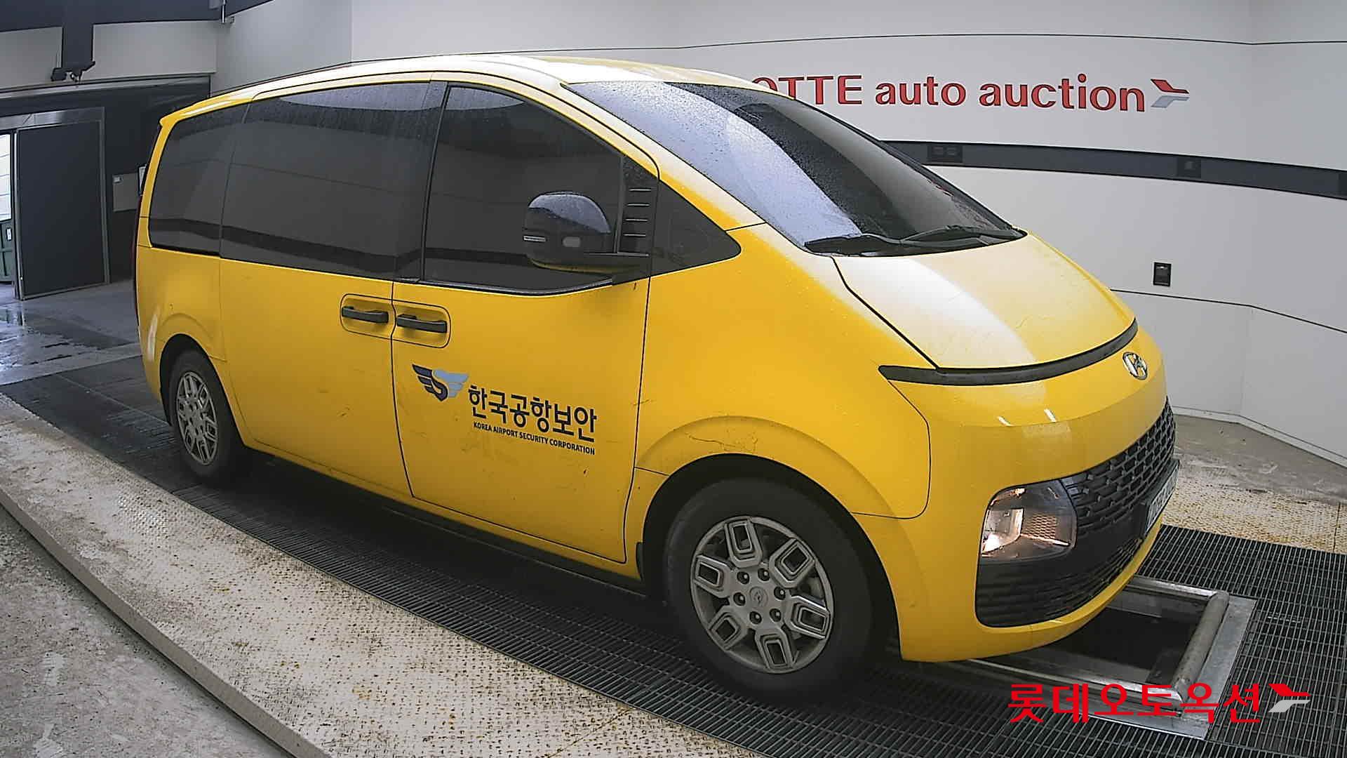 2023 - hyundai staria