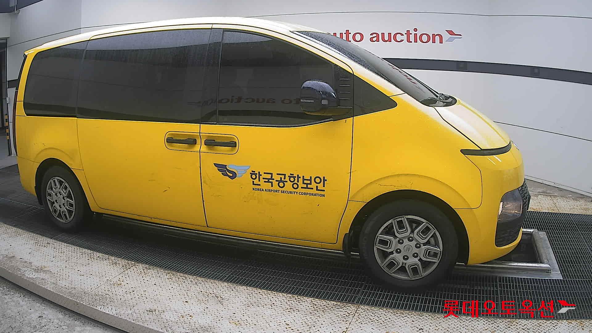 2023 - hyundai staria