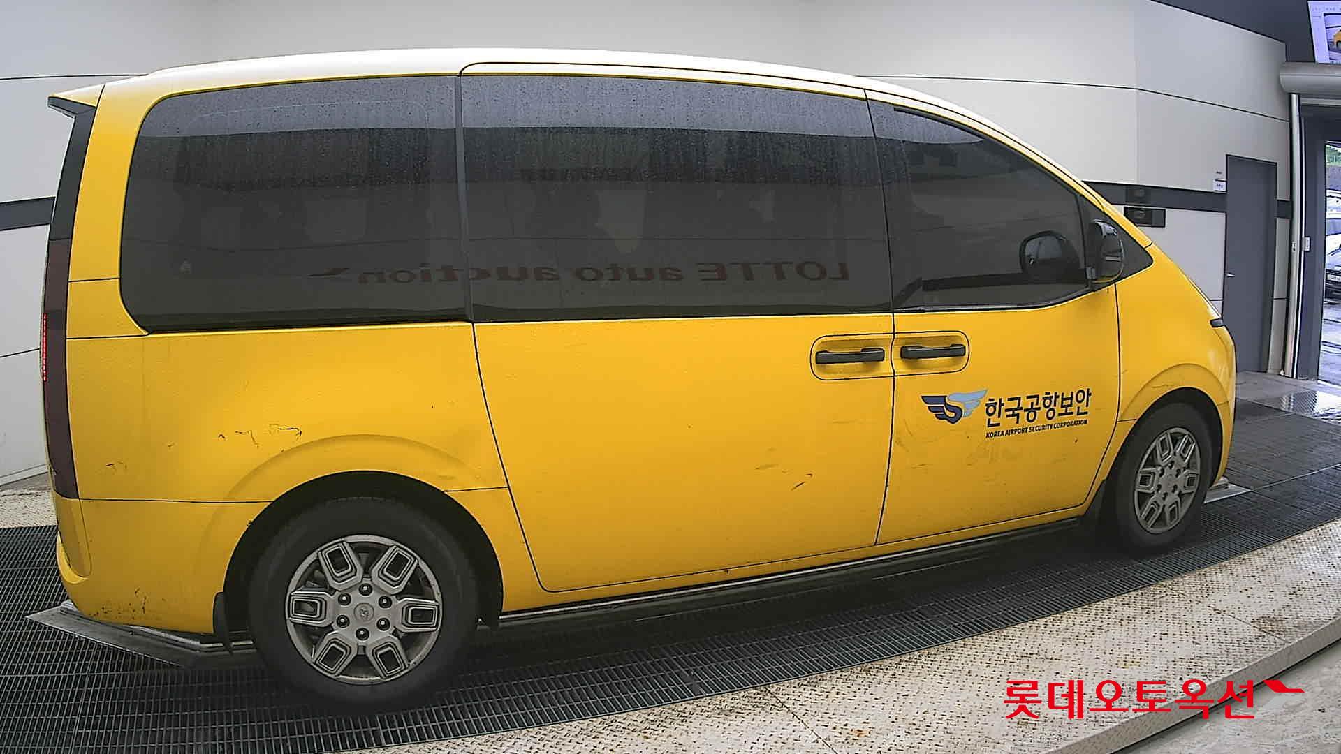 2023 - hyundai staria
