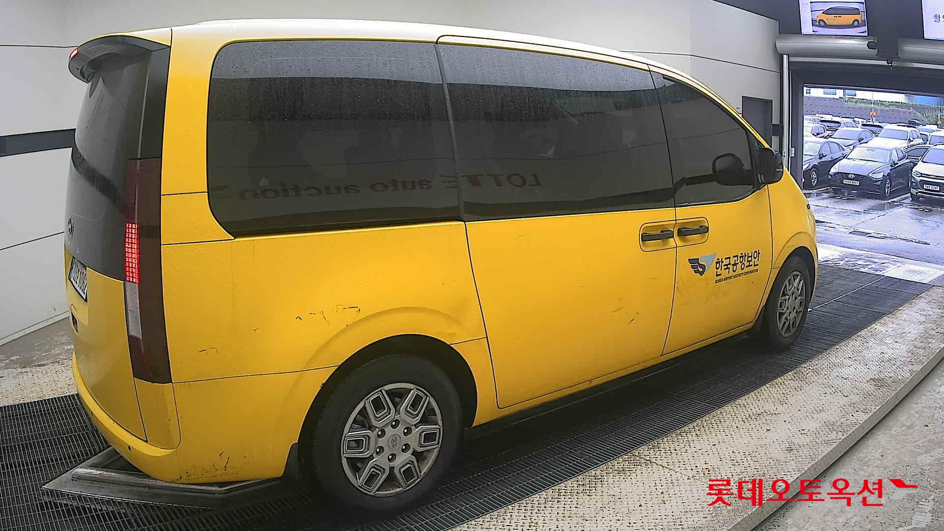 2023 - hyundai staria