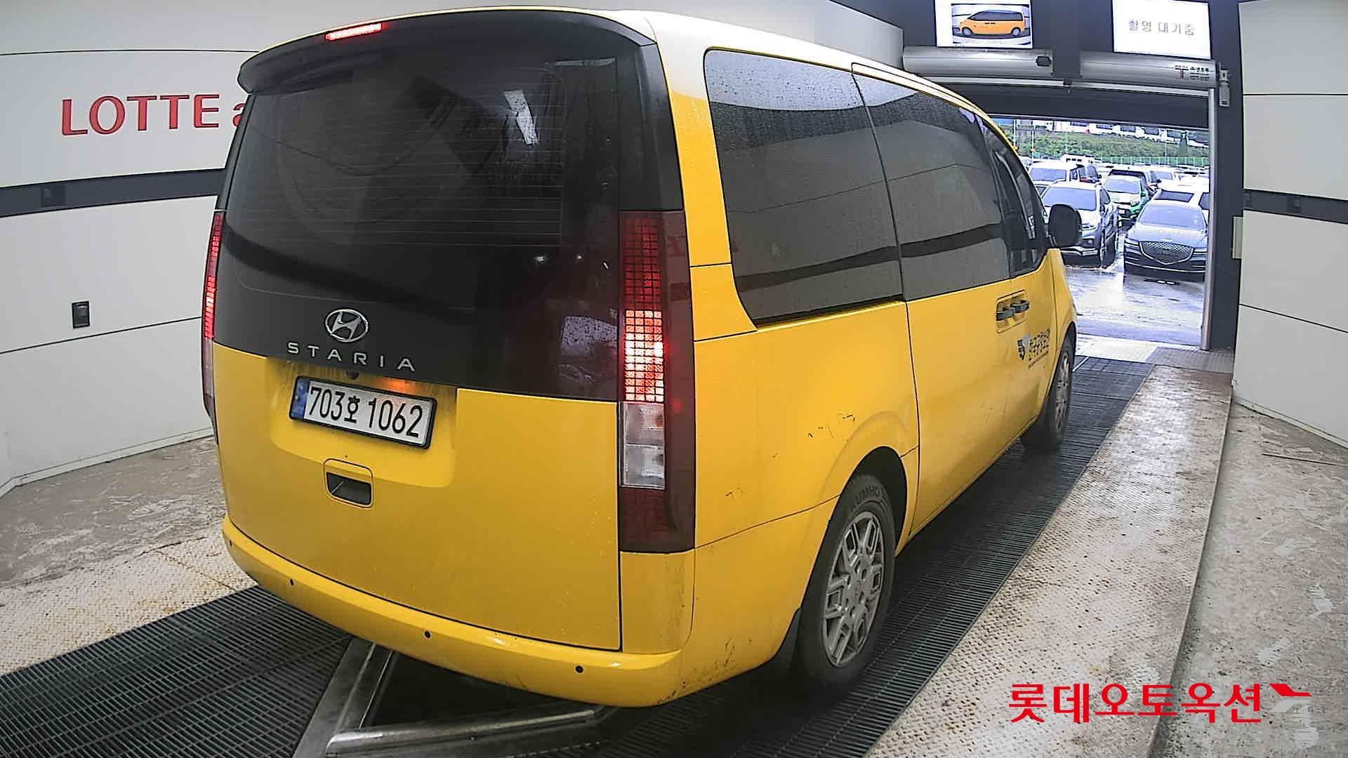 2023 - hyundai staria