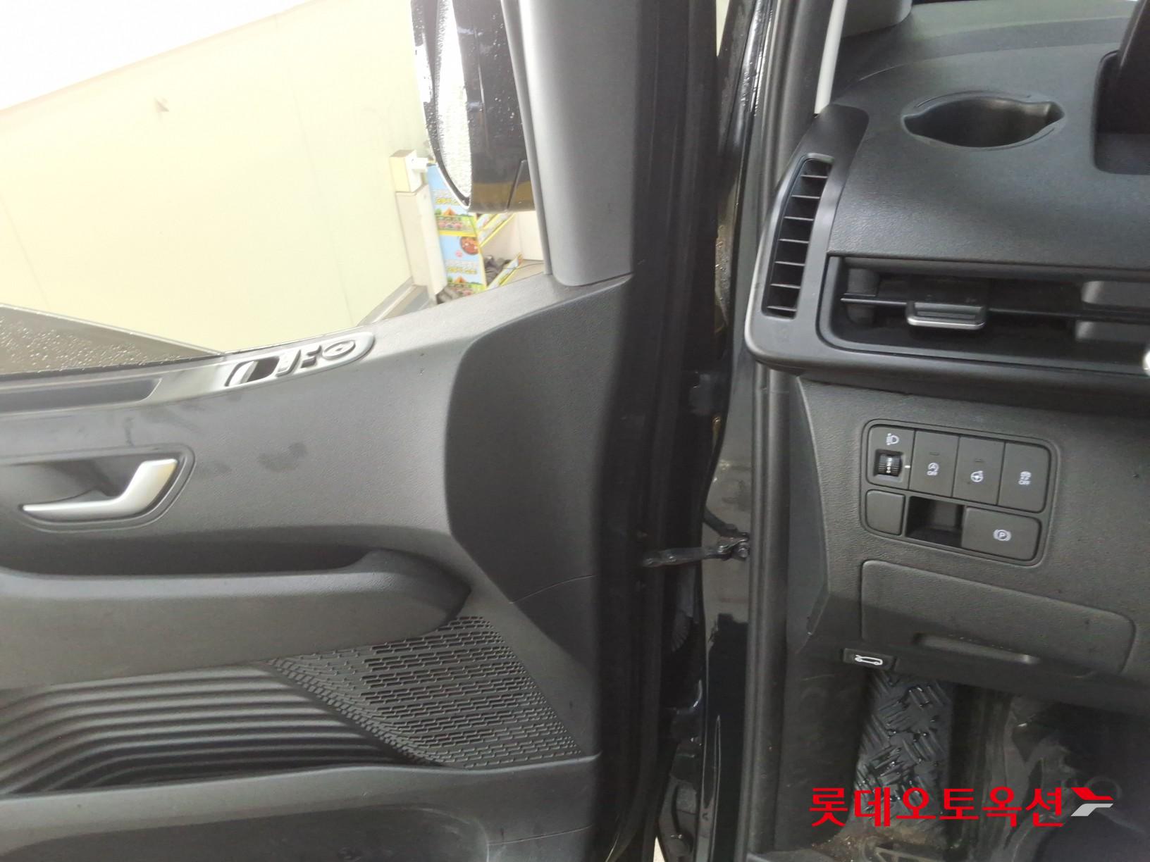 2023 - hyundai staria