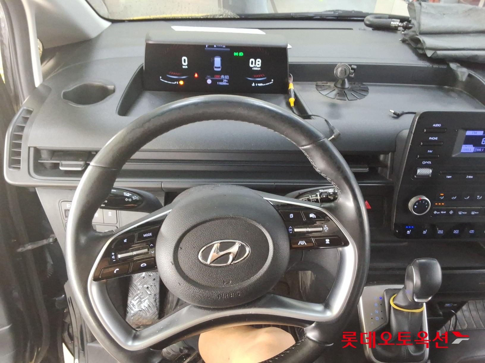 2023 - hyundai staria
