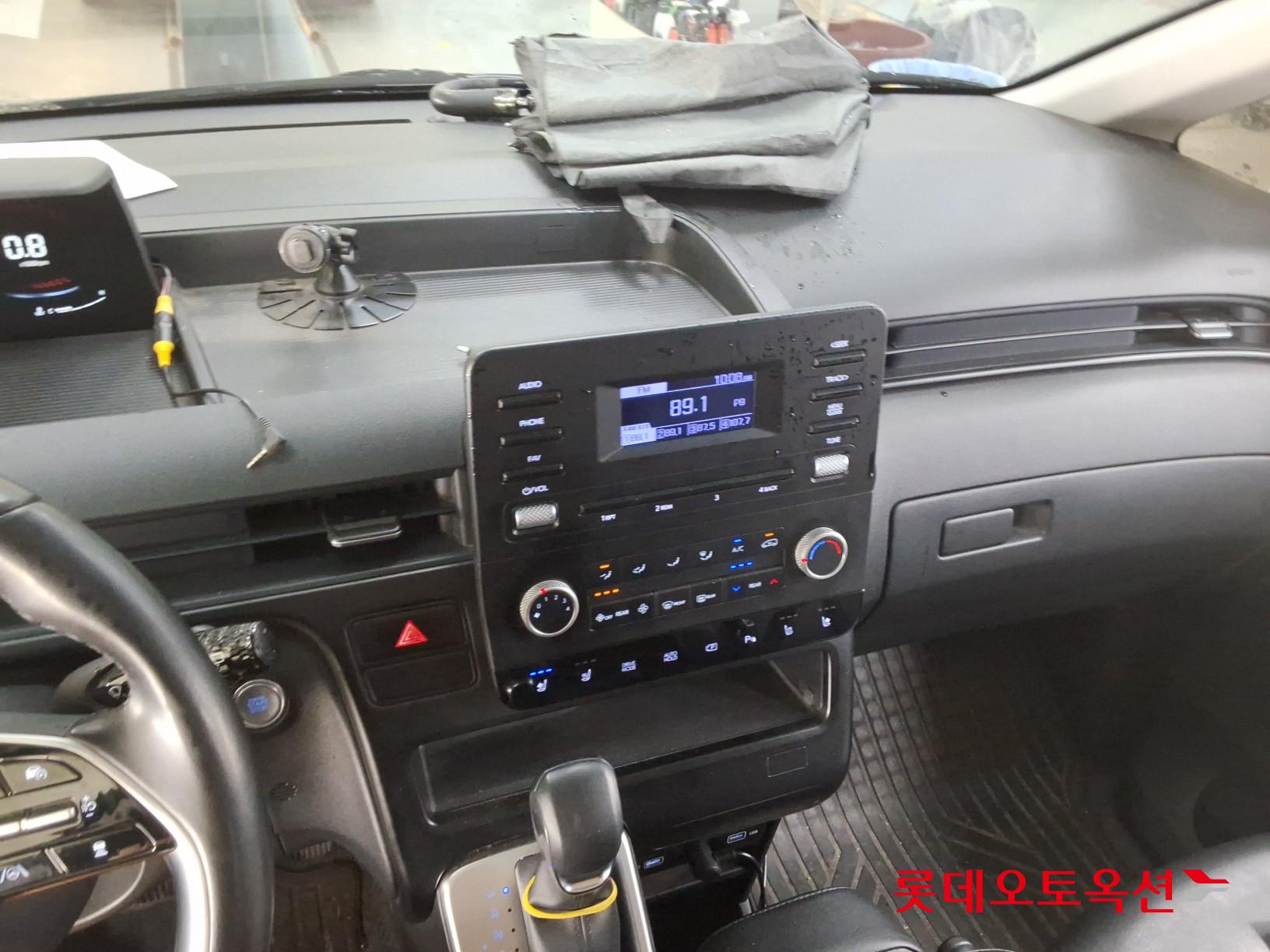 2023 - hyundai staria