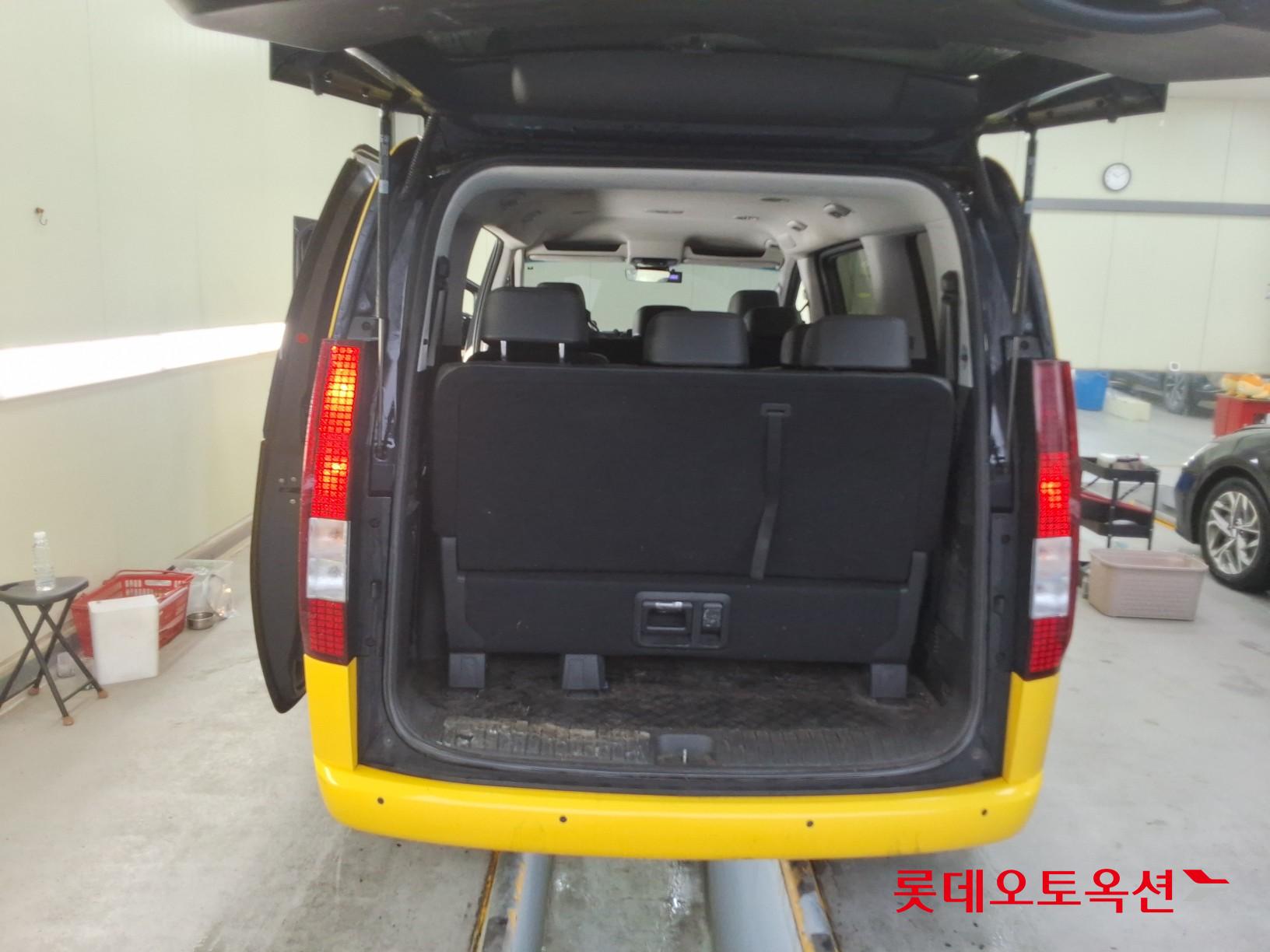 2023 - hyundai staria