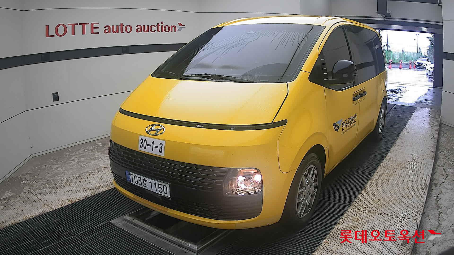 2023 - hyundai staria