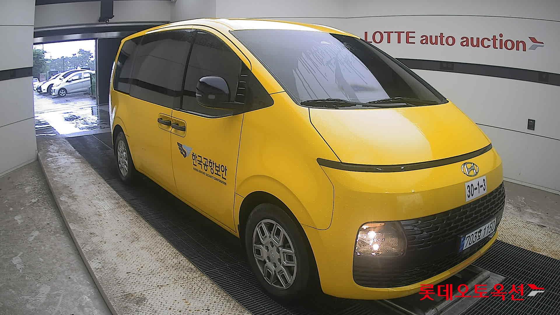 2023 - hyundai staria