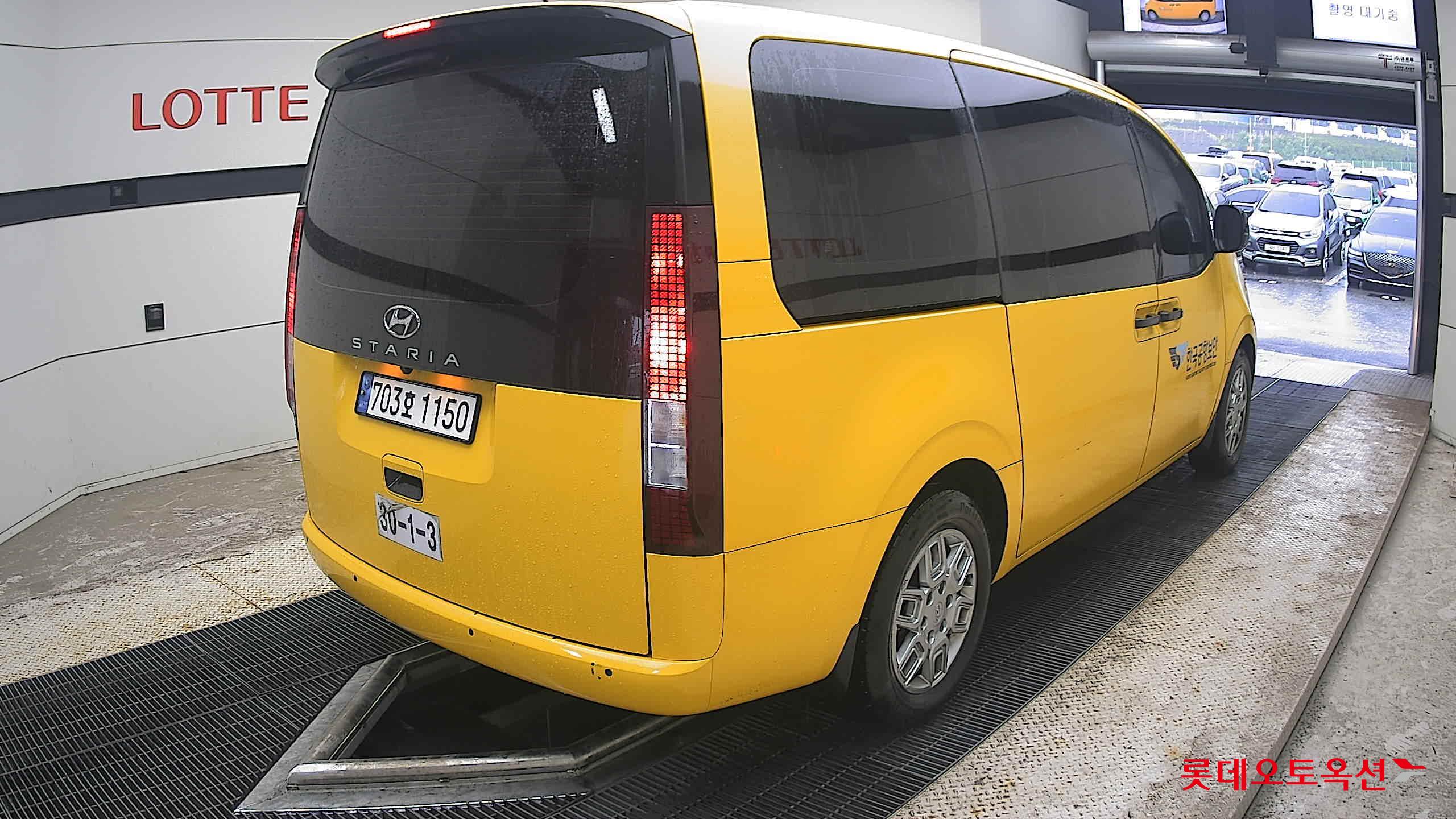 2023 - hyundai staria
