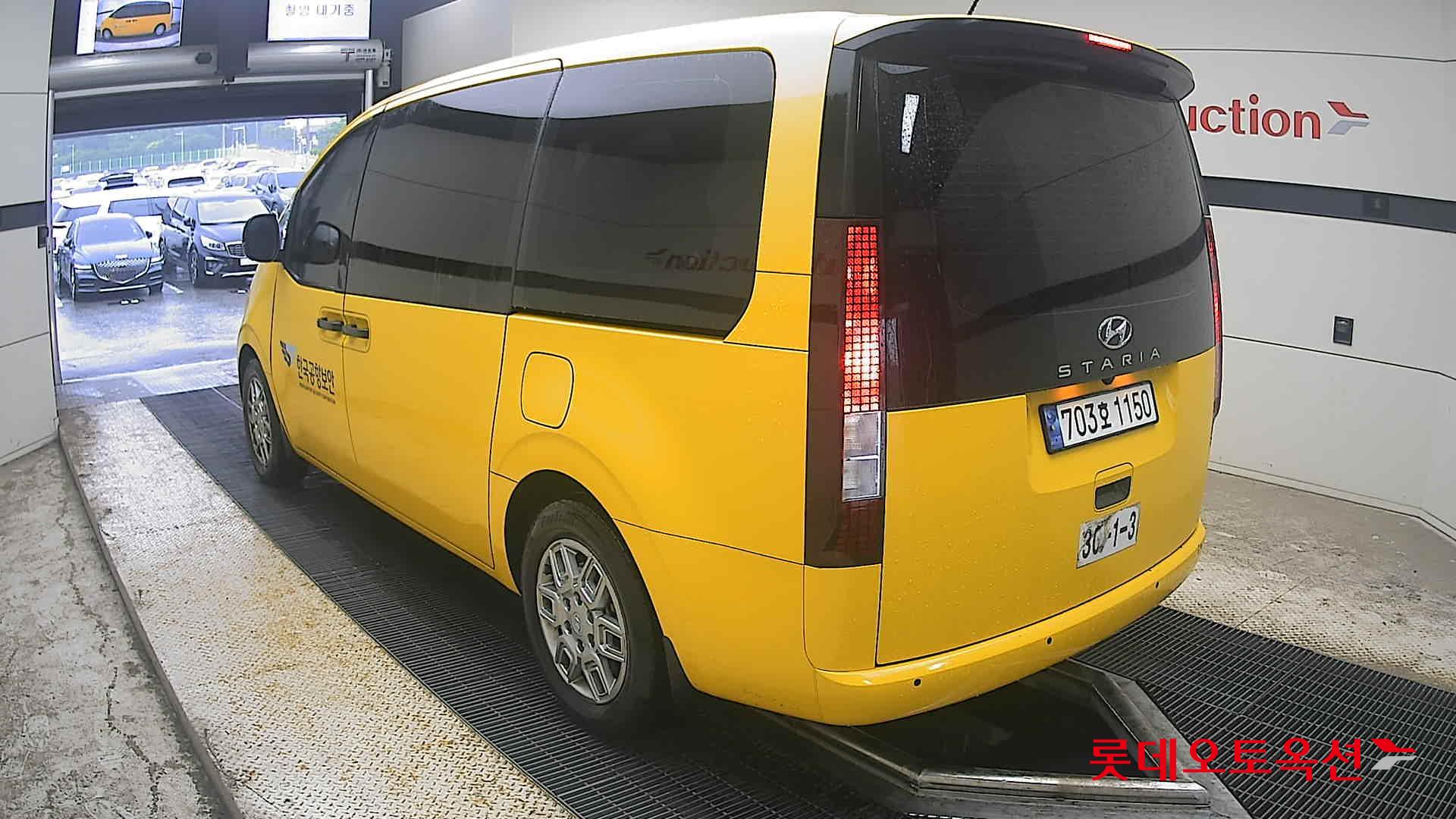 2023 - hyundai staria