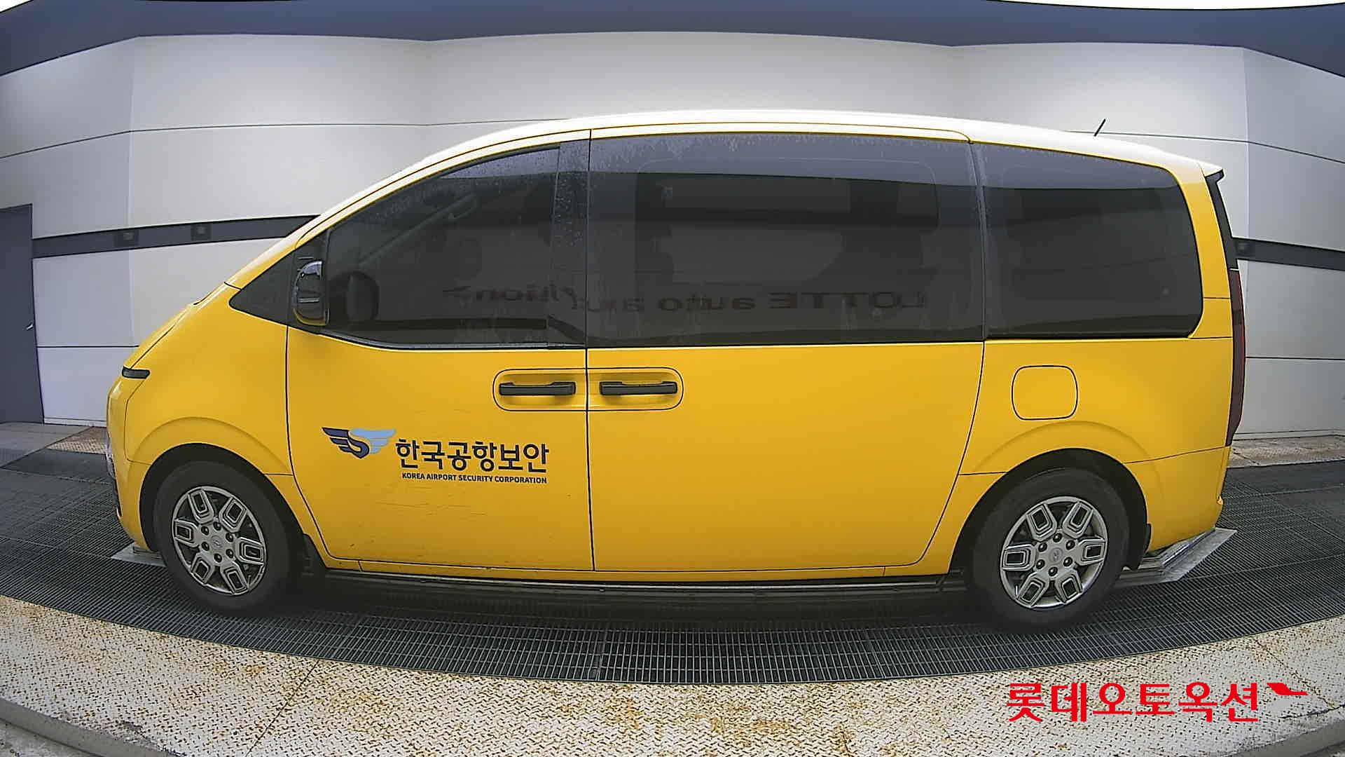 2023 - hyundai staria
