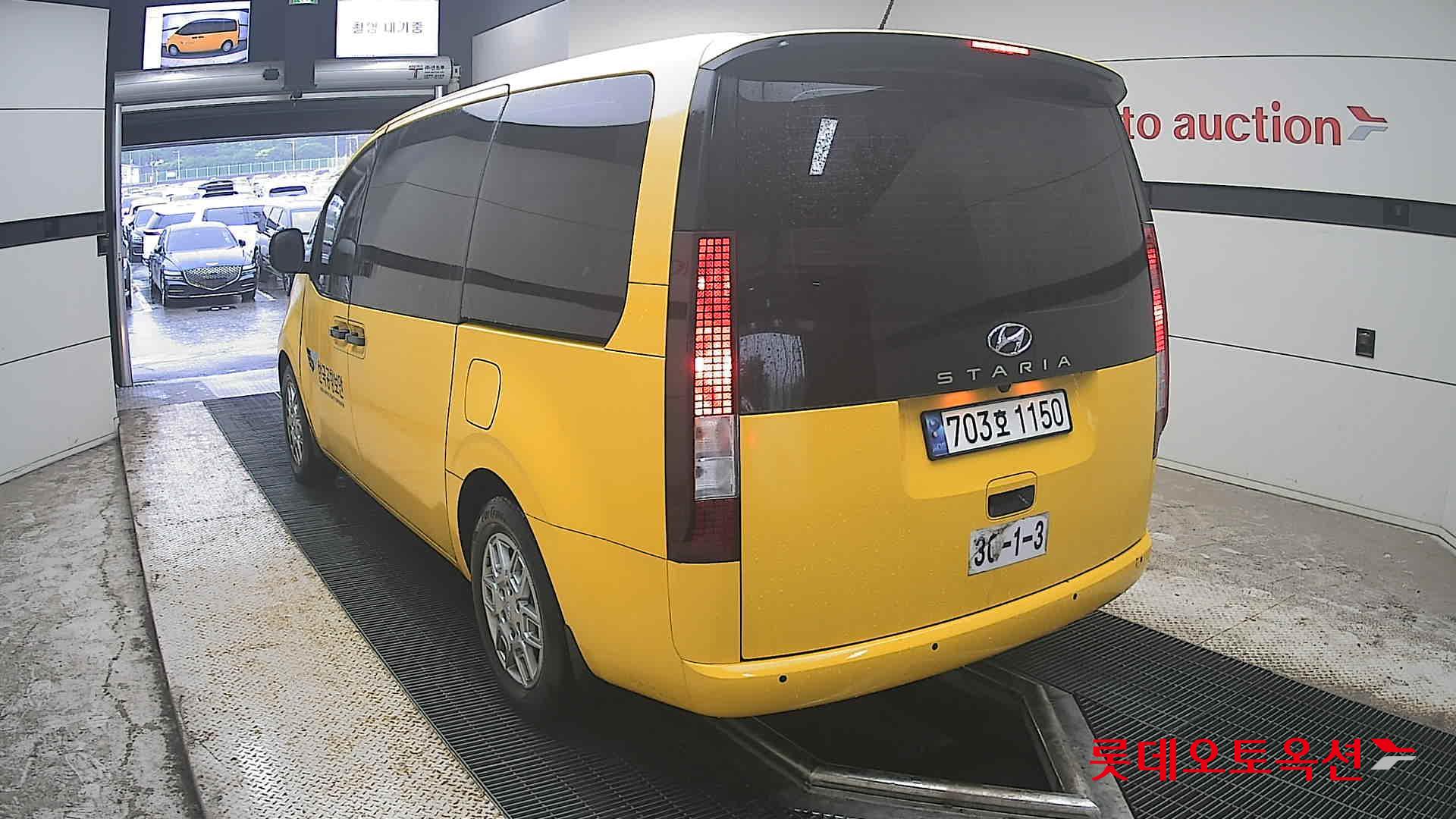 2023 - hyundai staria