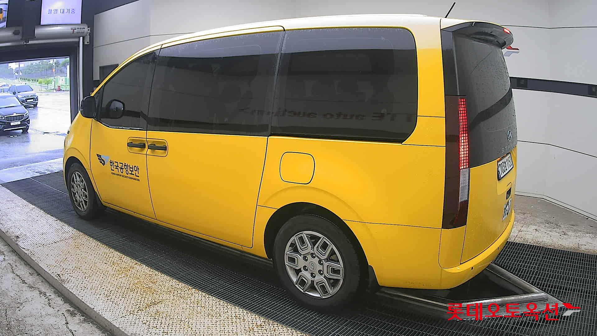 2023 - hyundai staria