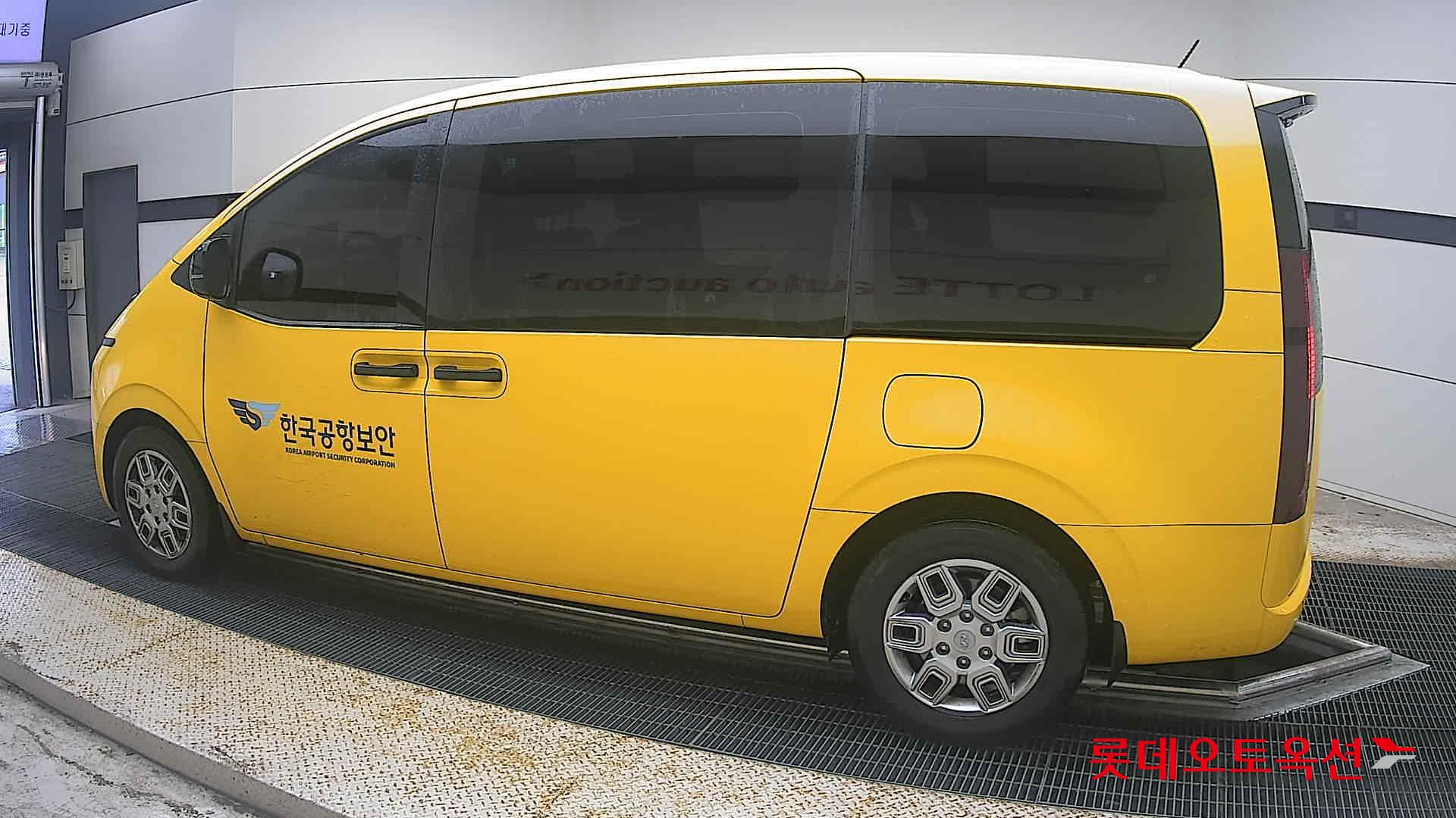 2023 - hyundai staria