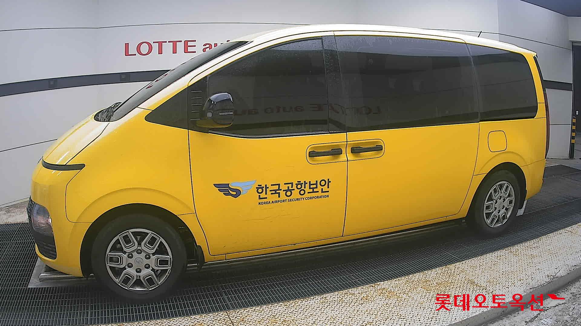 2023 - hyundai staria