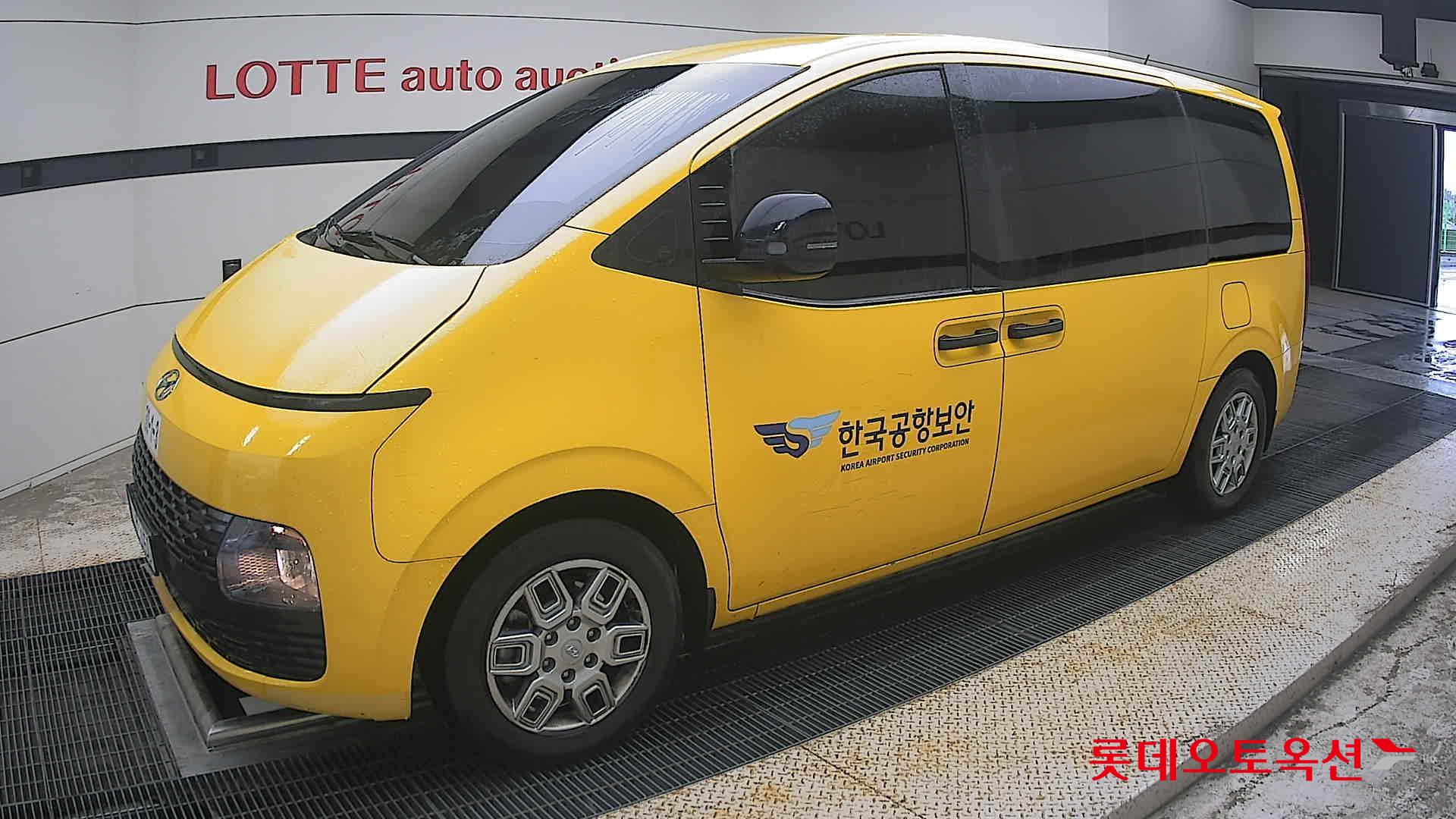 2023 - hyundai staria