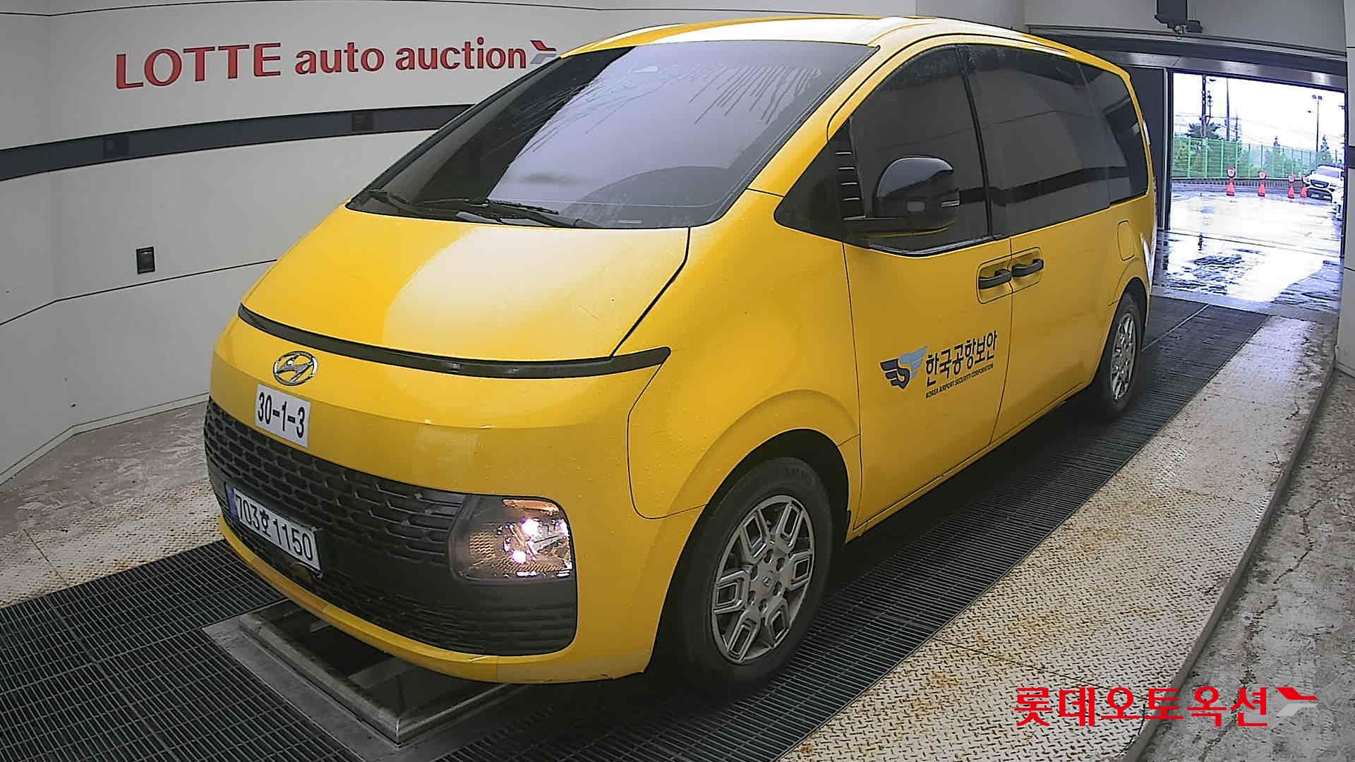 2023 - hyundai staria