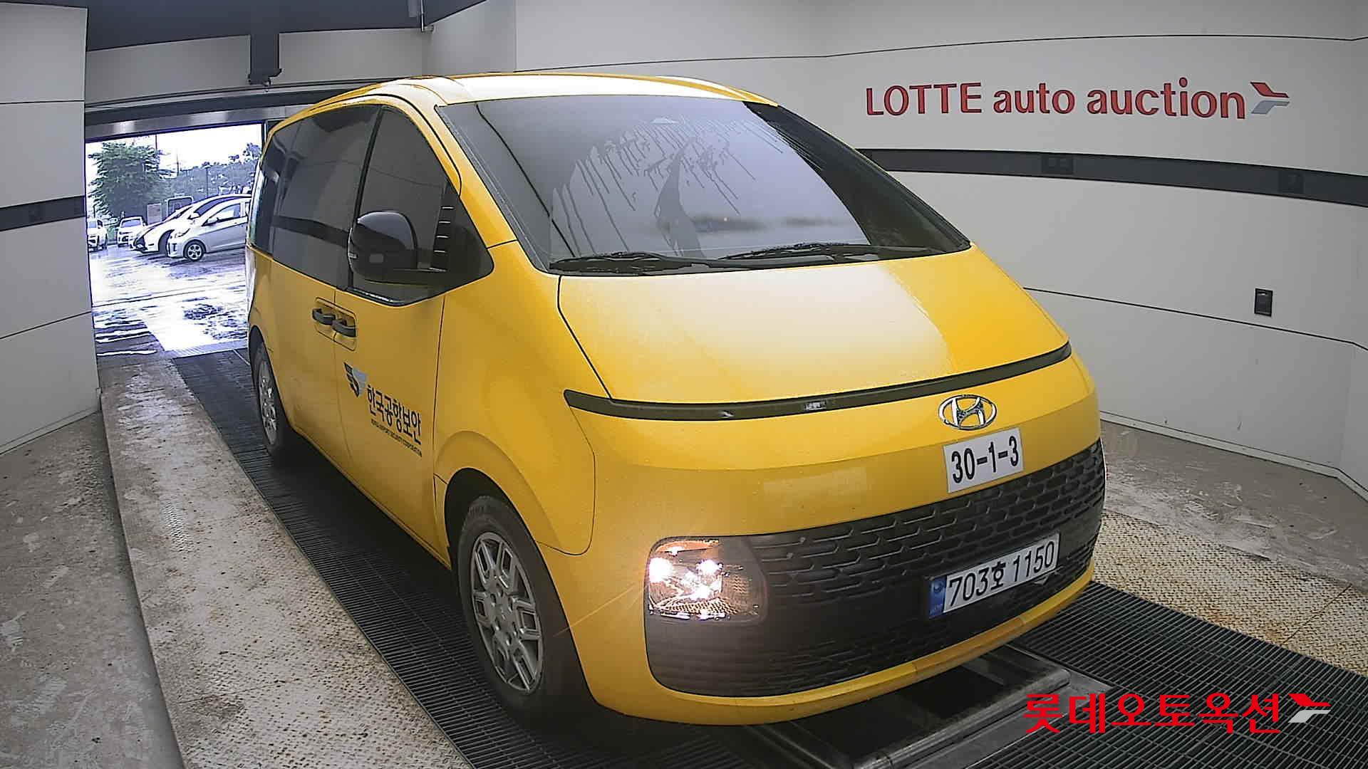 2023 - hyundai staria