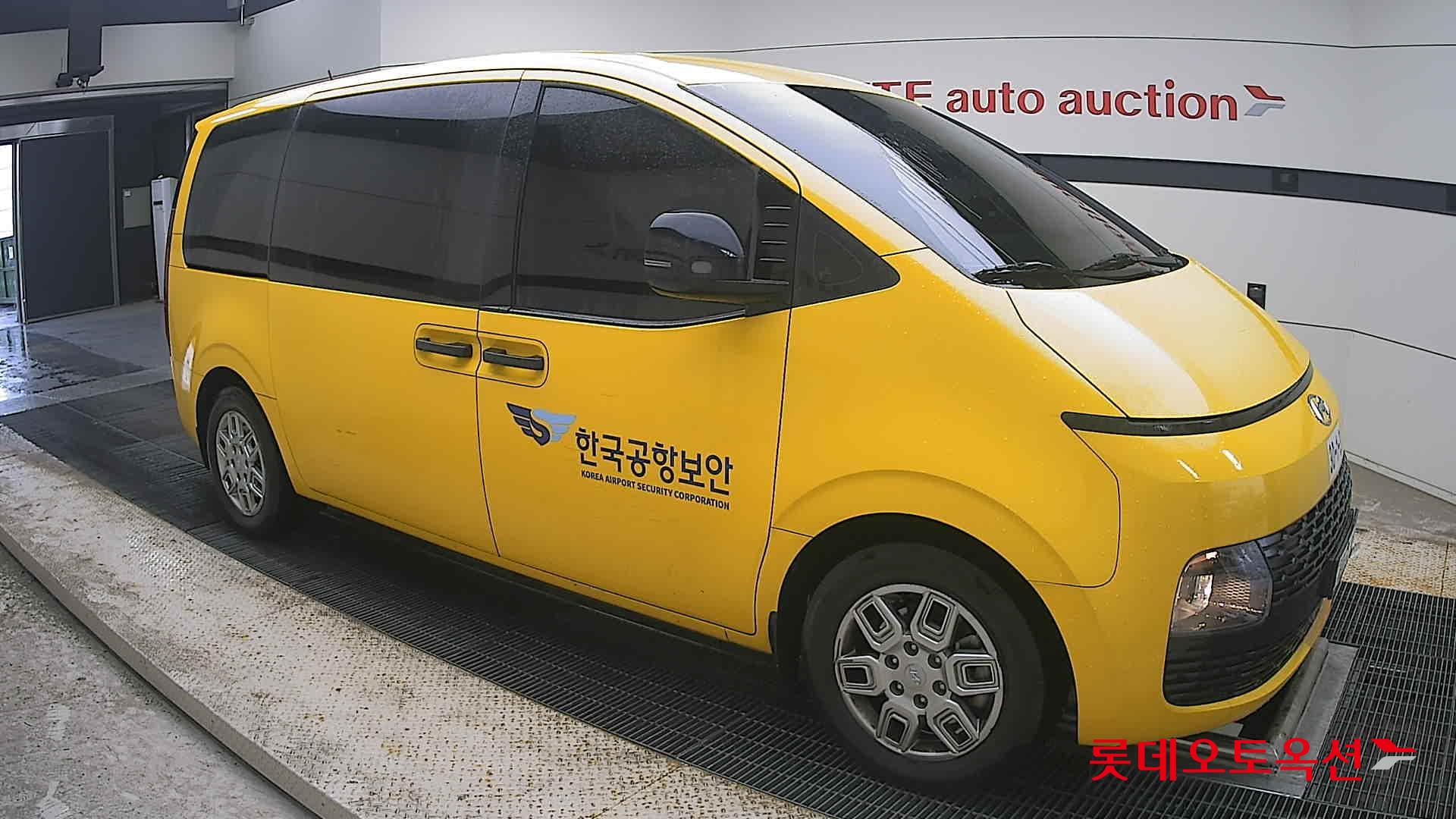 2023 - hyundai staria