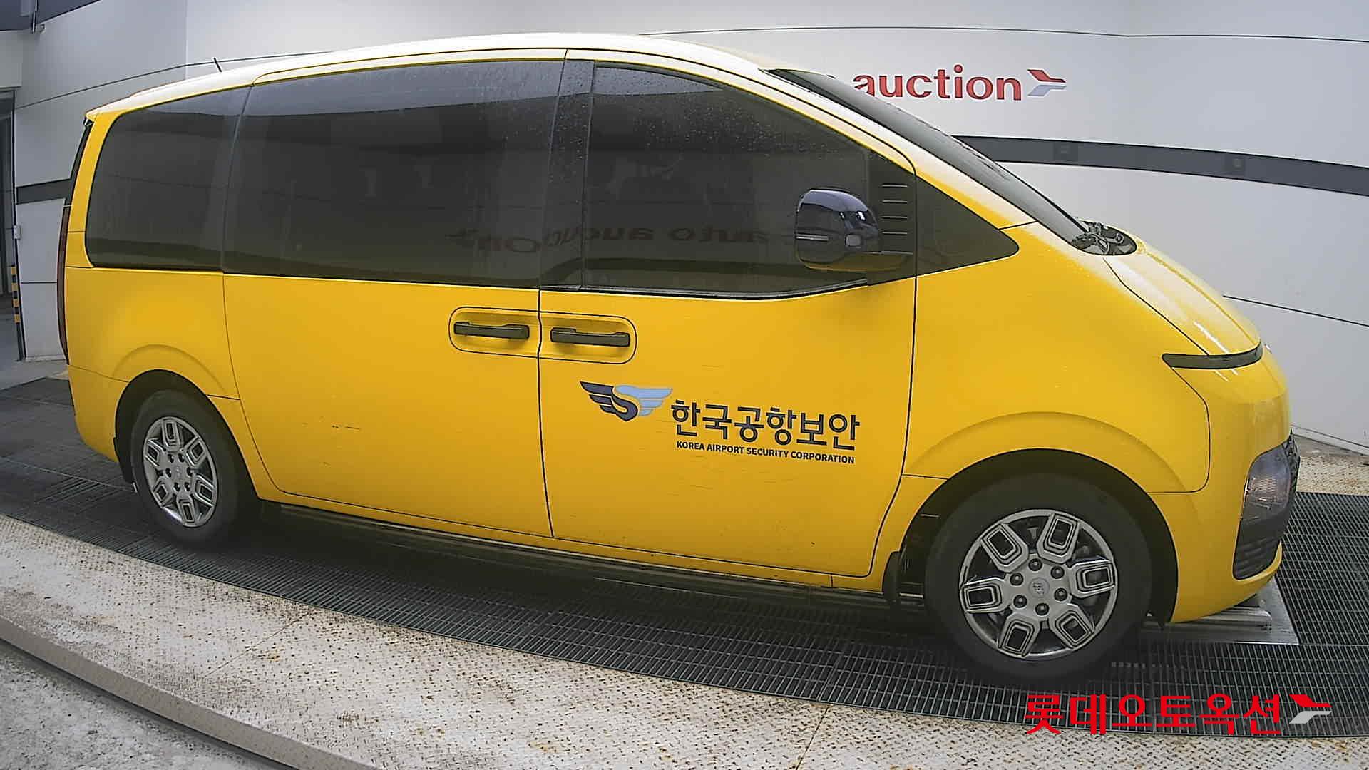 2023 - hyundai staria