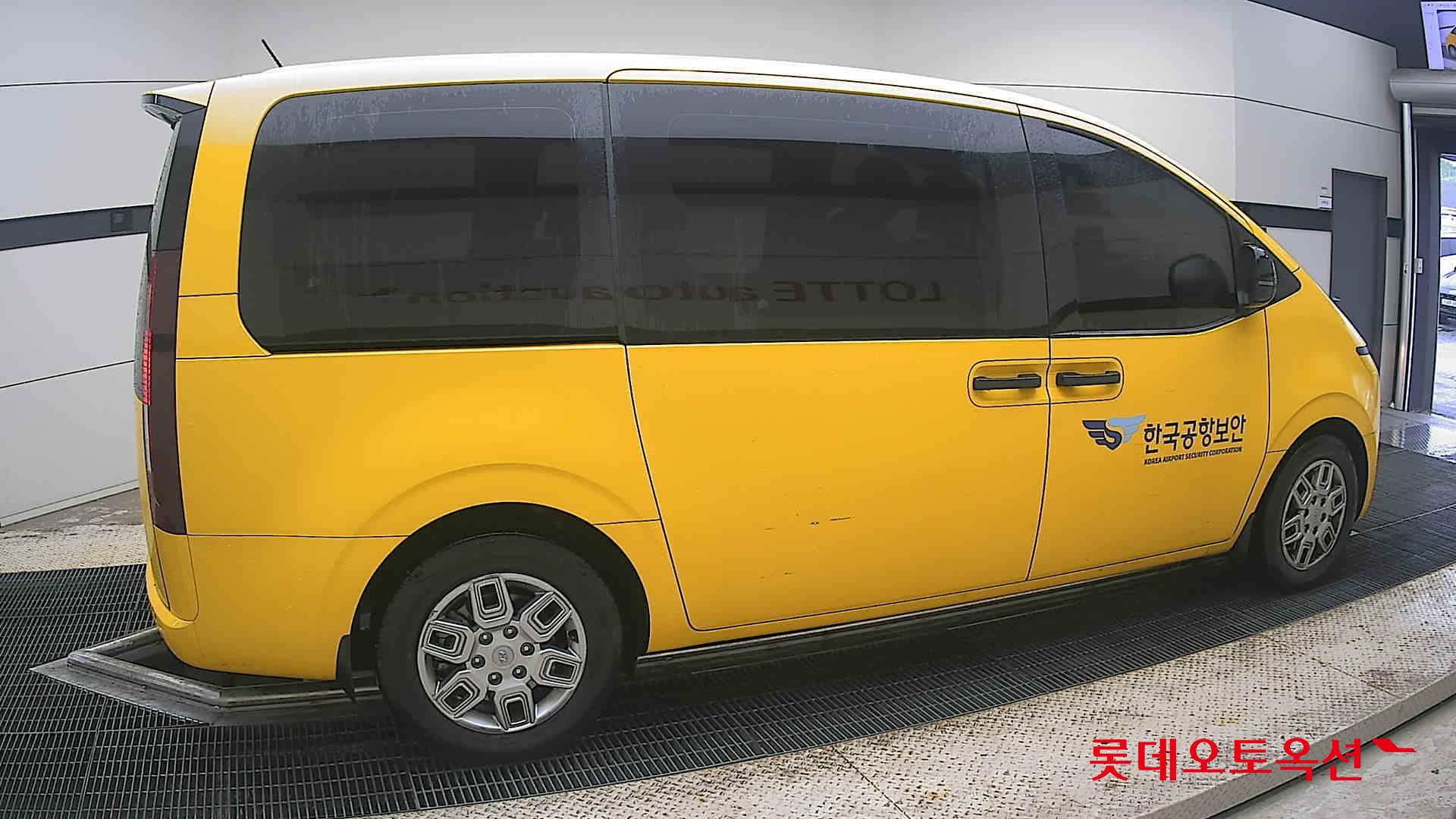 2023 - hyundai staria