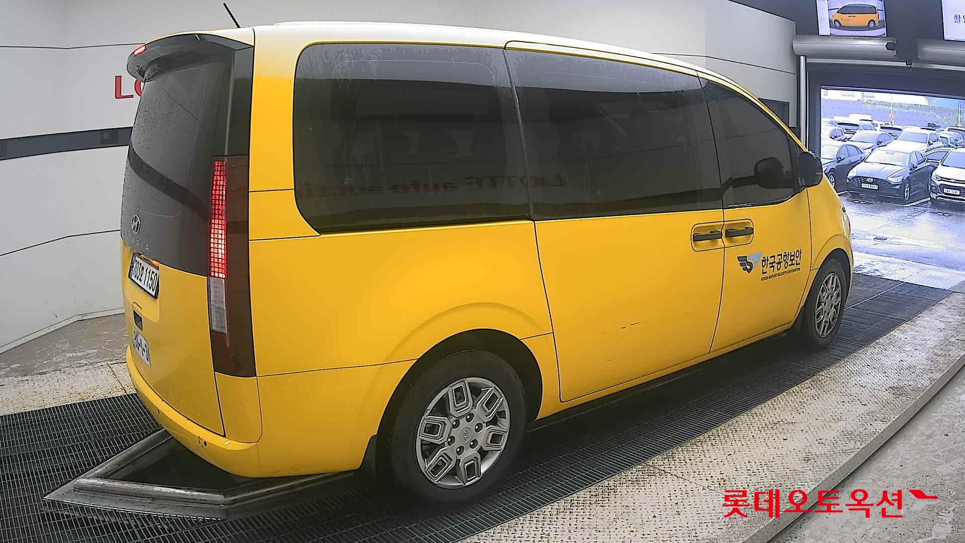 2023 - hyundai staria