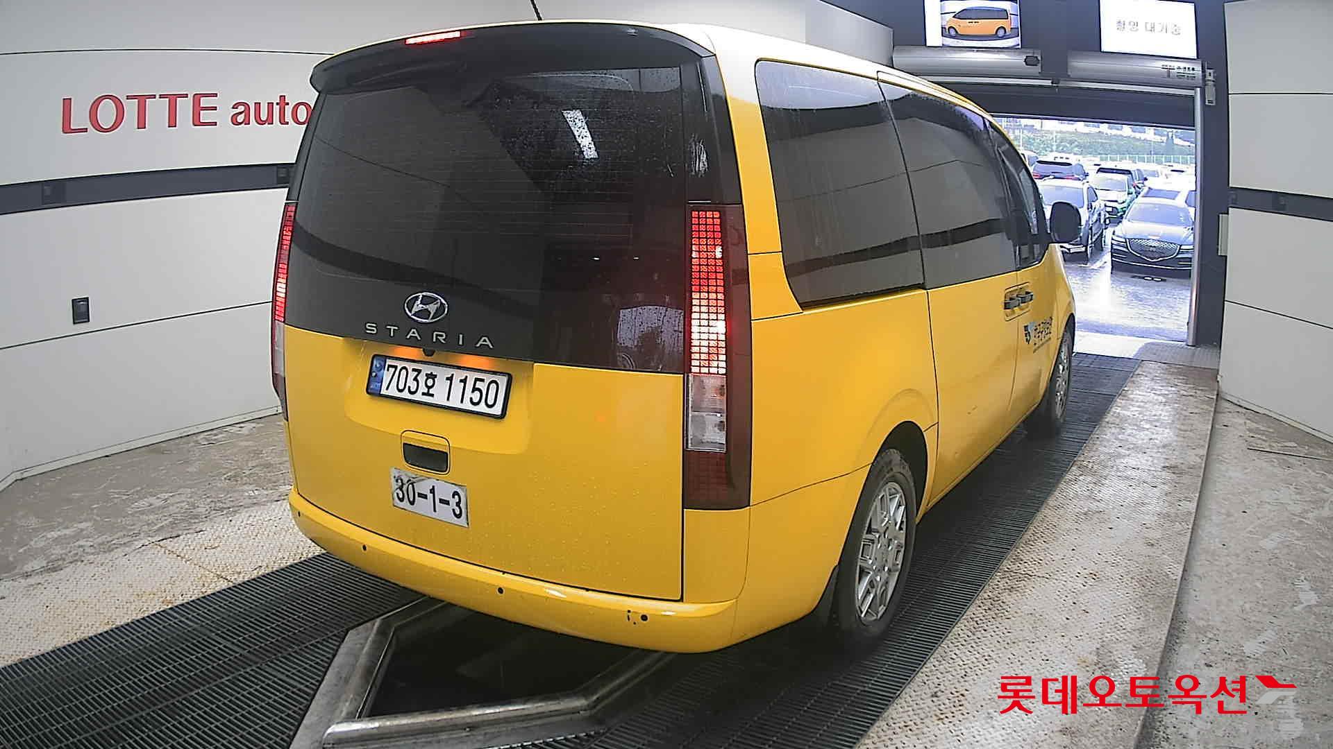 2023 - hyundai staria