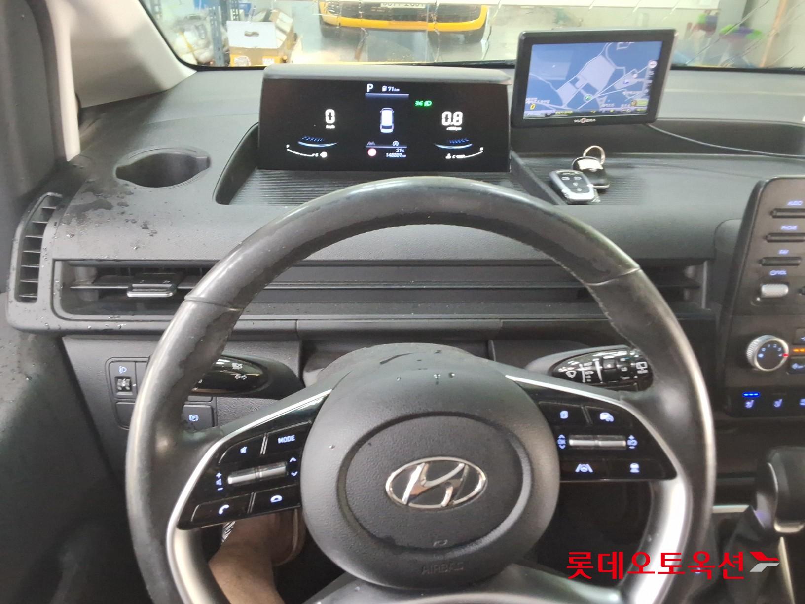 2023 - hyundai staria