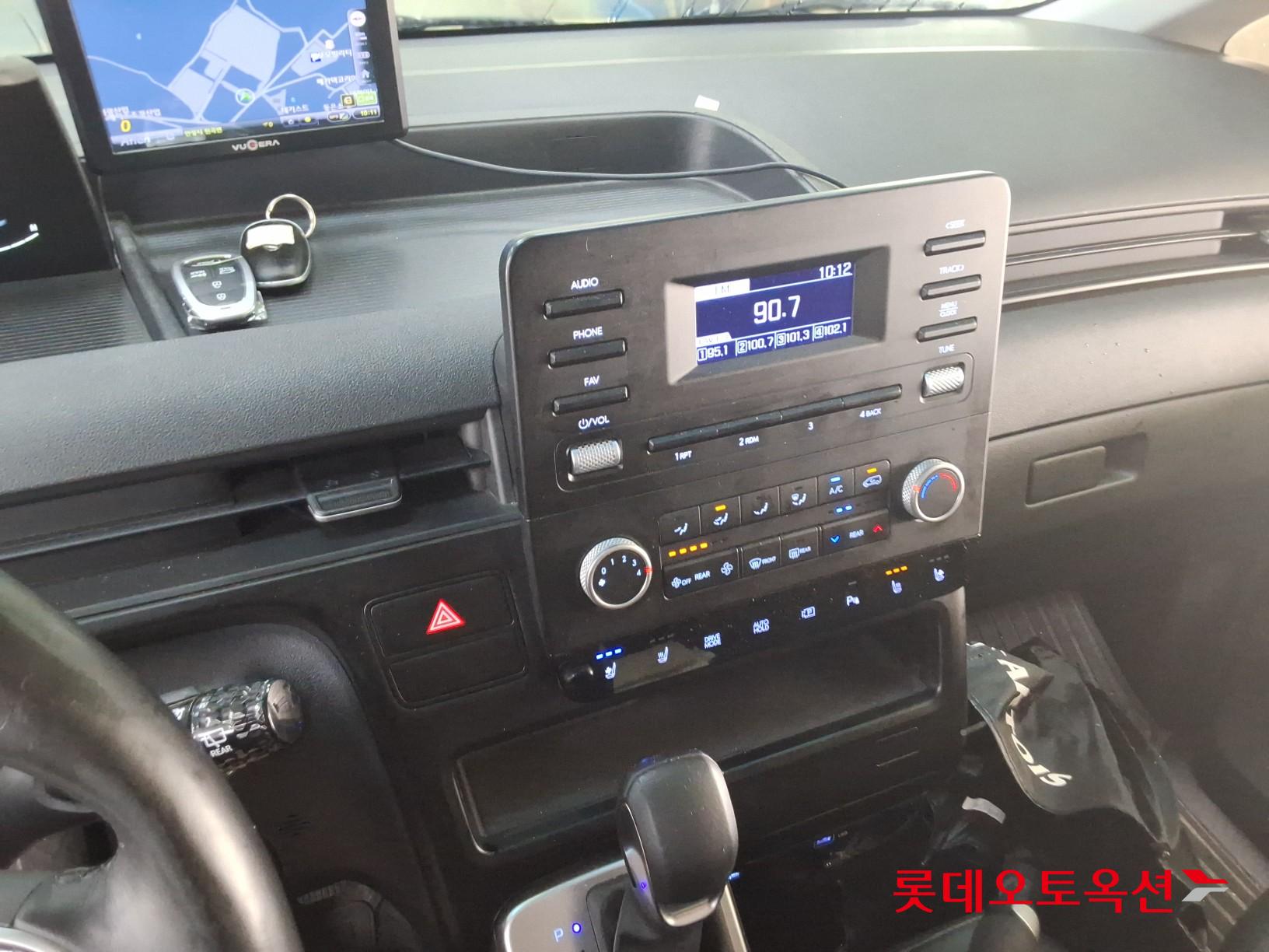 2023 - hyundai staria