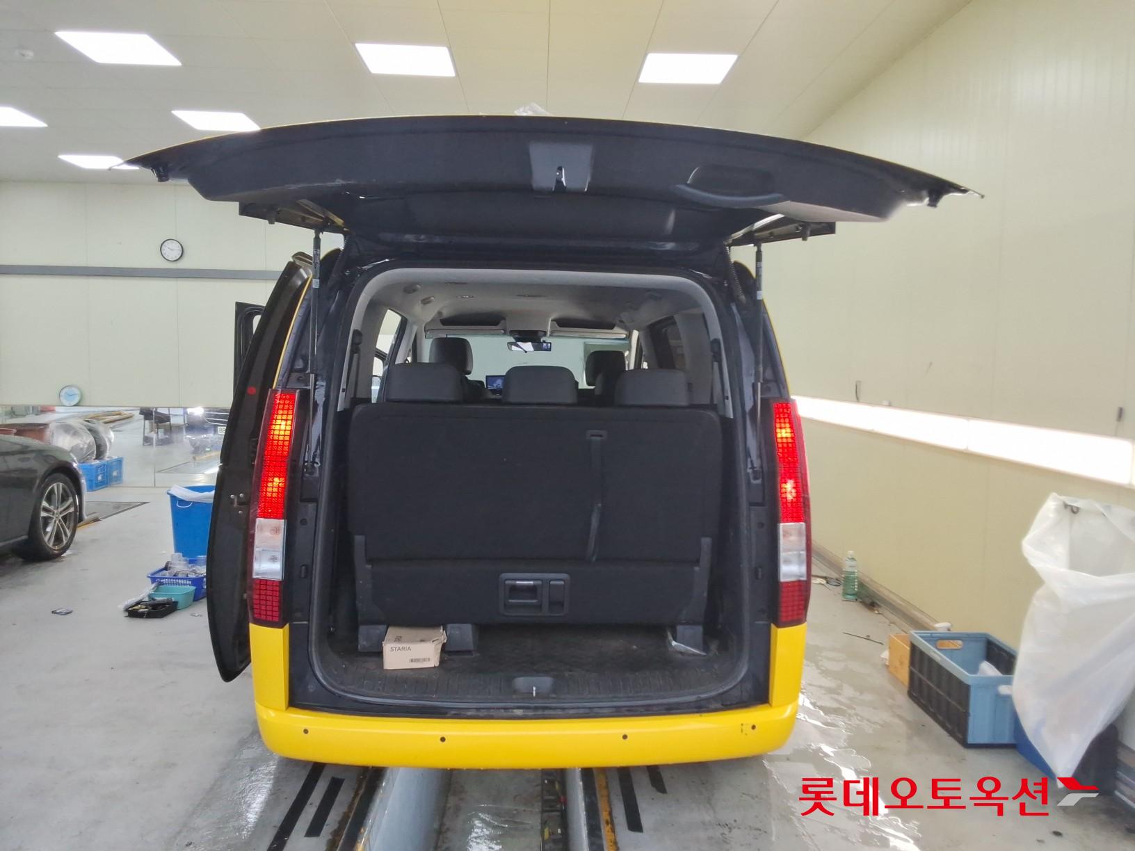 2023 - hyundai staria