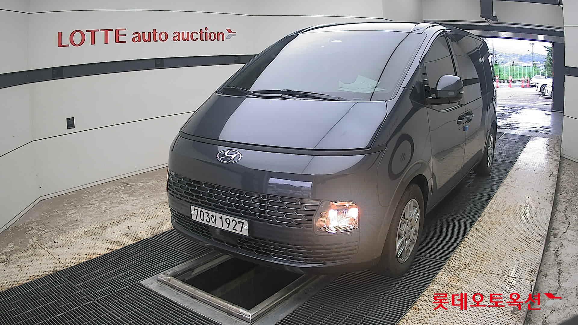 2023 - hyundai staria