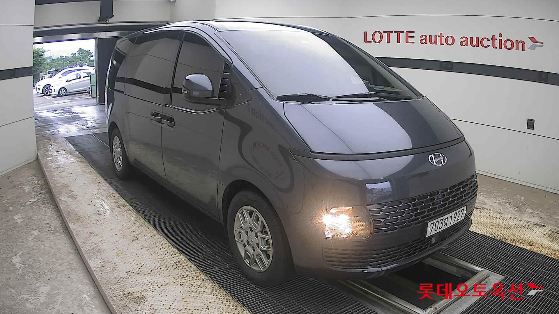 2023 - hyundai staria